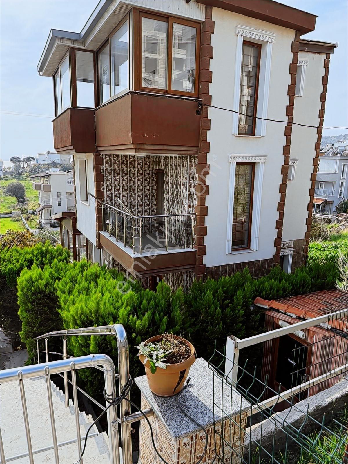 Çandarlıda Deniz Manzaralı Müstakil Villa! - Görsel 13