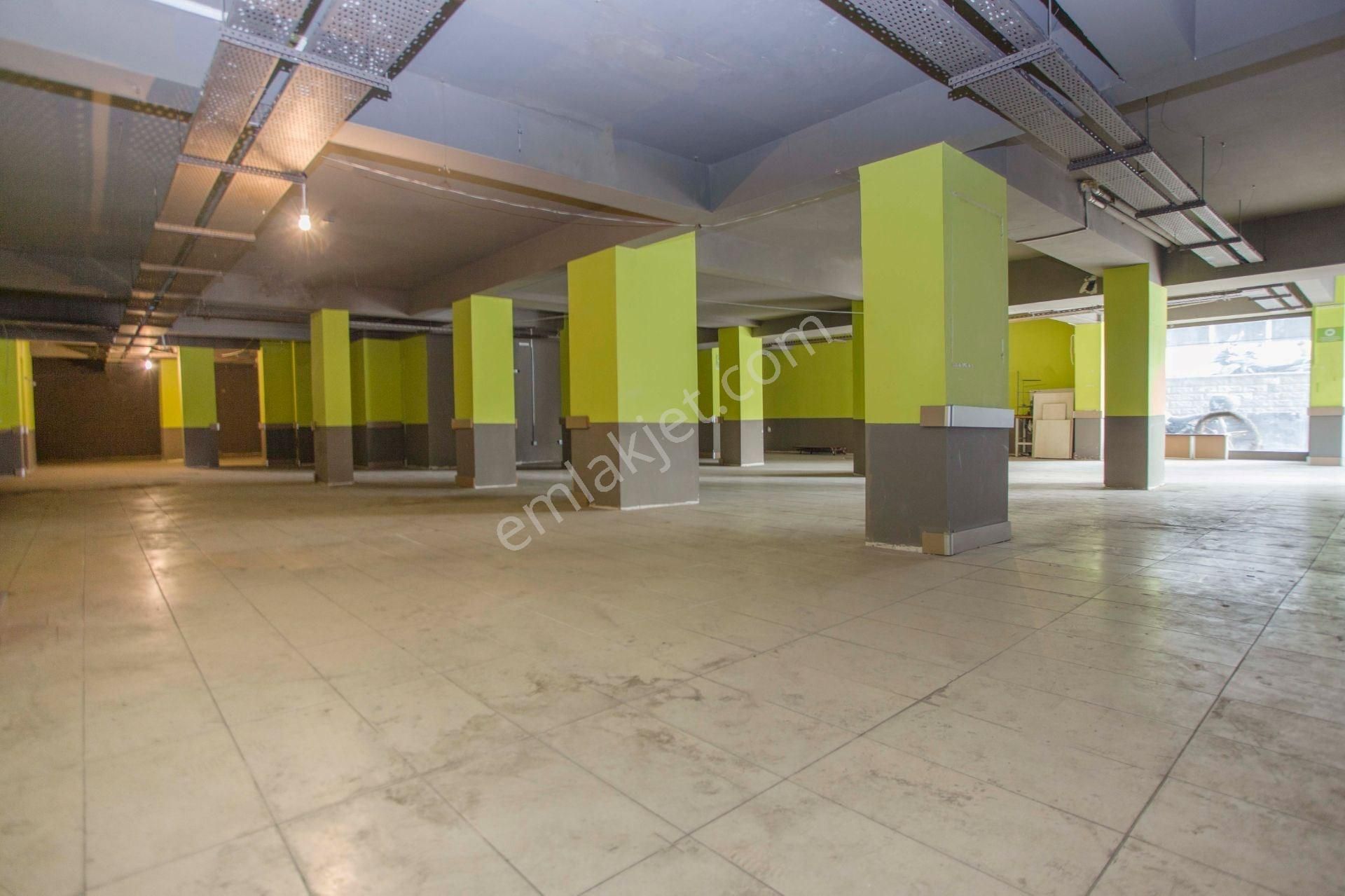 Gayrettepe'de Merkezi Konumda Kiralık Dükkan - Görsel 3