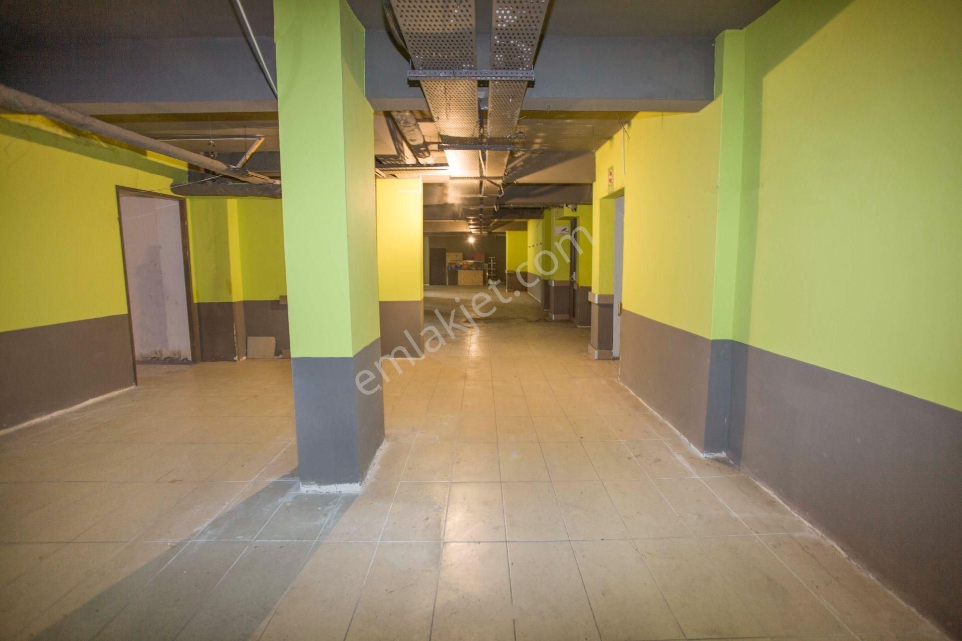 Gayrettepe'de Merkezi Konumda Kiralık Dükkan - Görsel 14