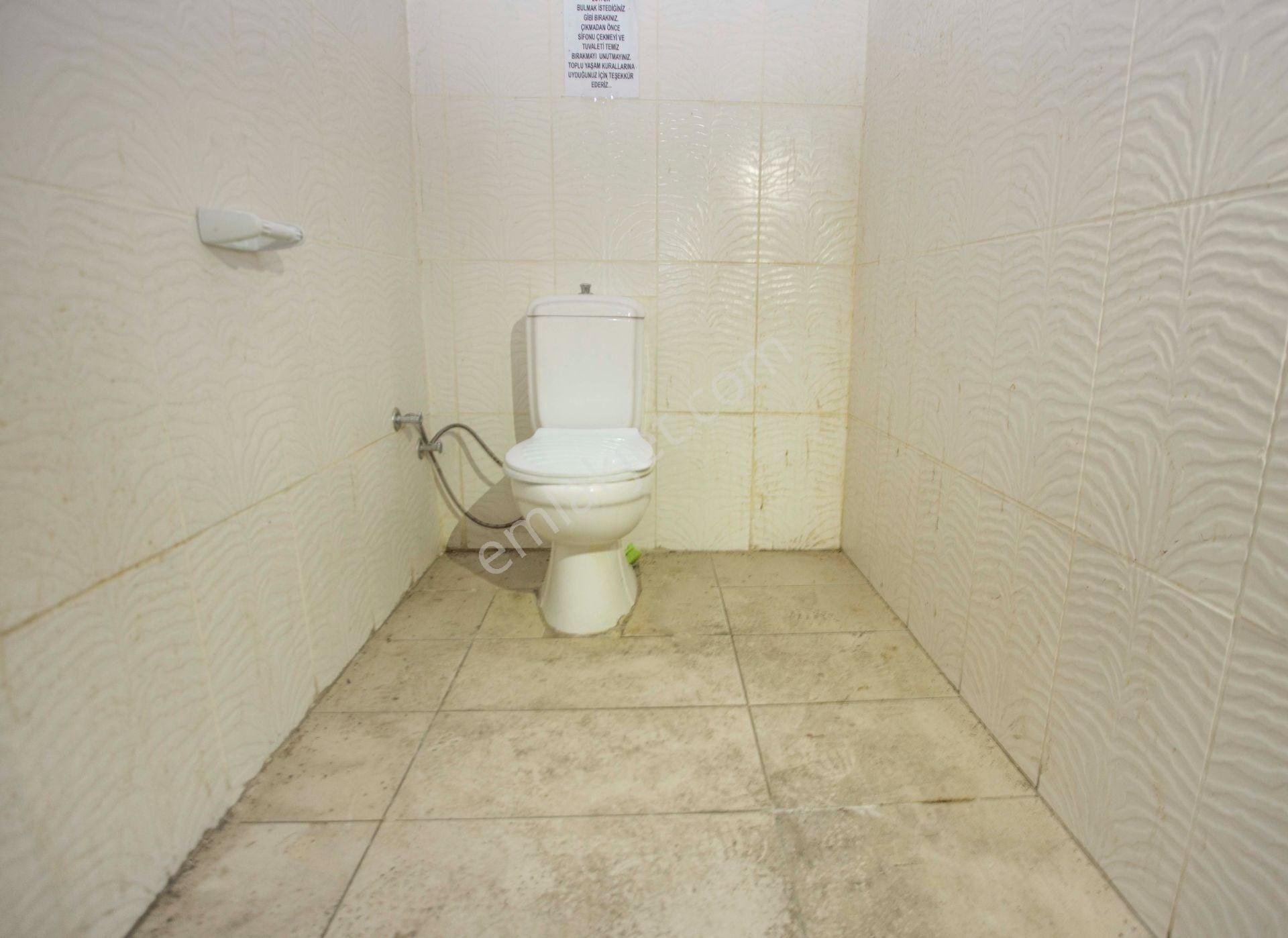 Gayrettepe'de Merkezi Konumda Kiralık Dükkan - Görsel 12