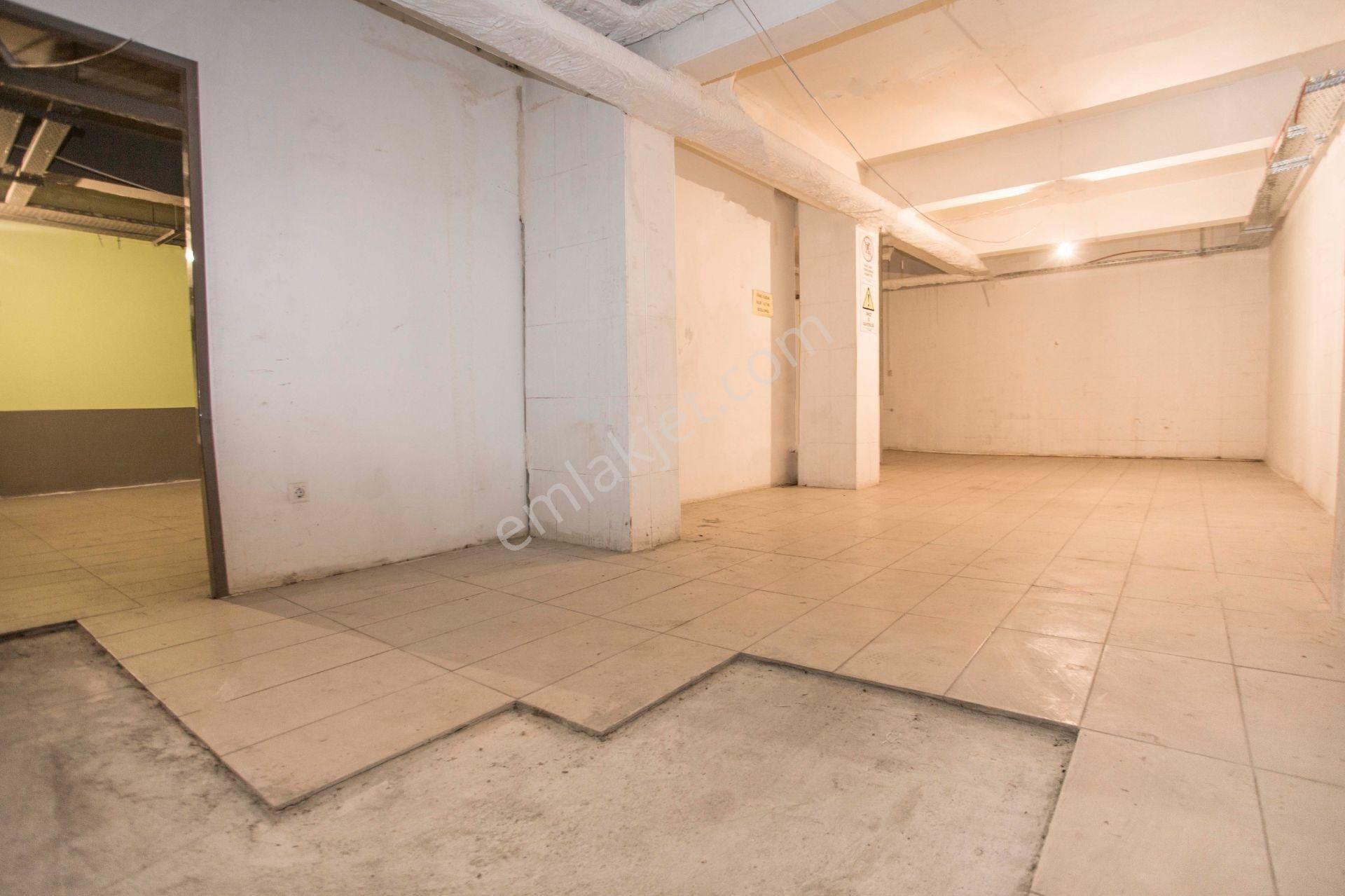 Gayrettepe'de Merkezi Konumda Kiralık Dükkan - Görsel 9