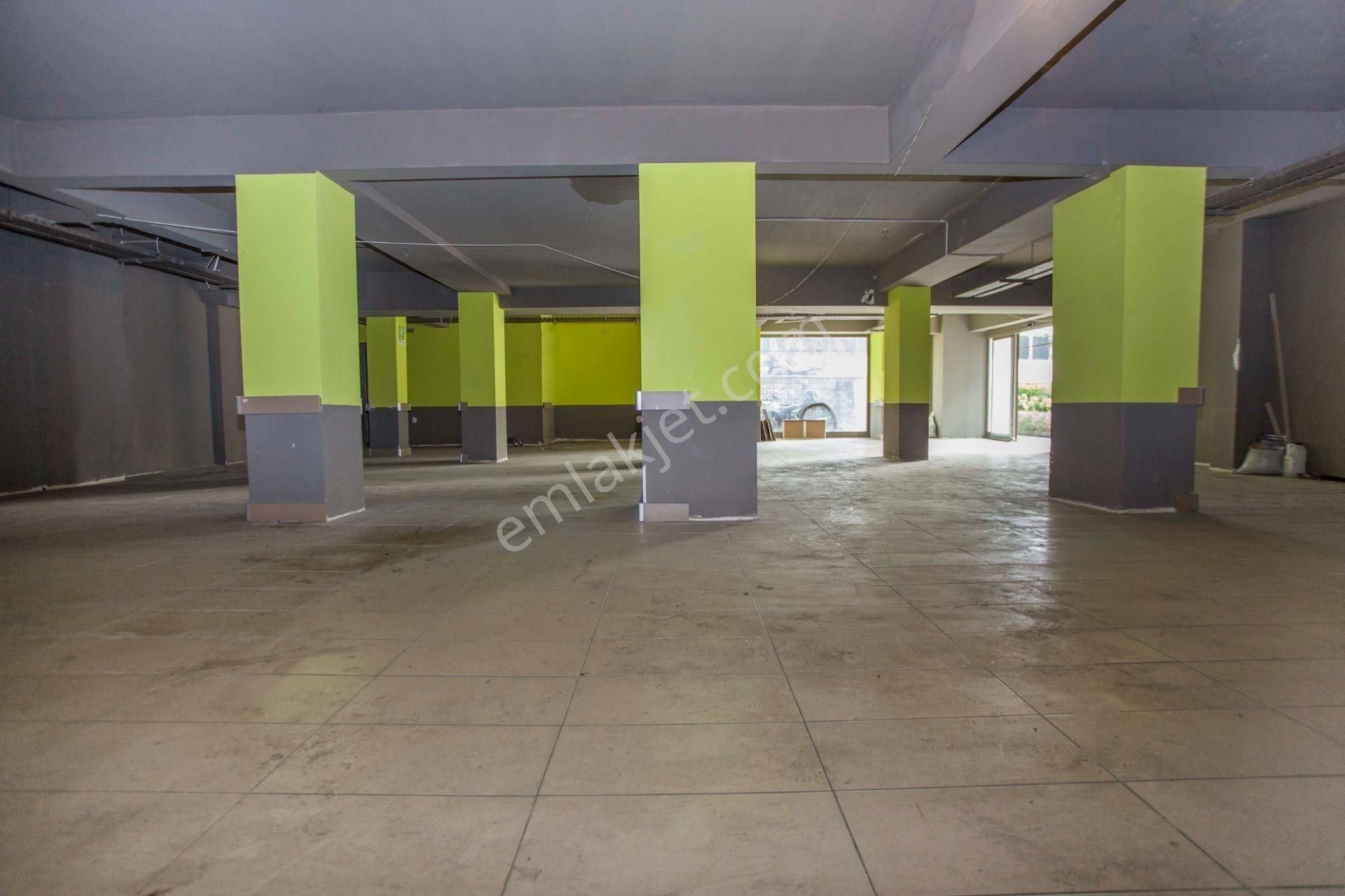 Gayrettepe'de Merkezi Konumda Kiralık Dükkan - Görsel 5