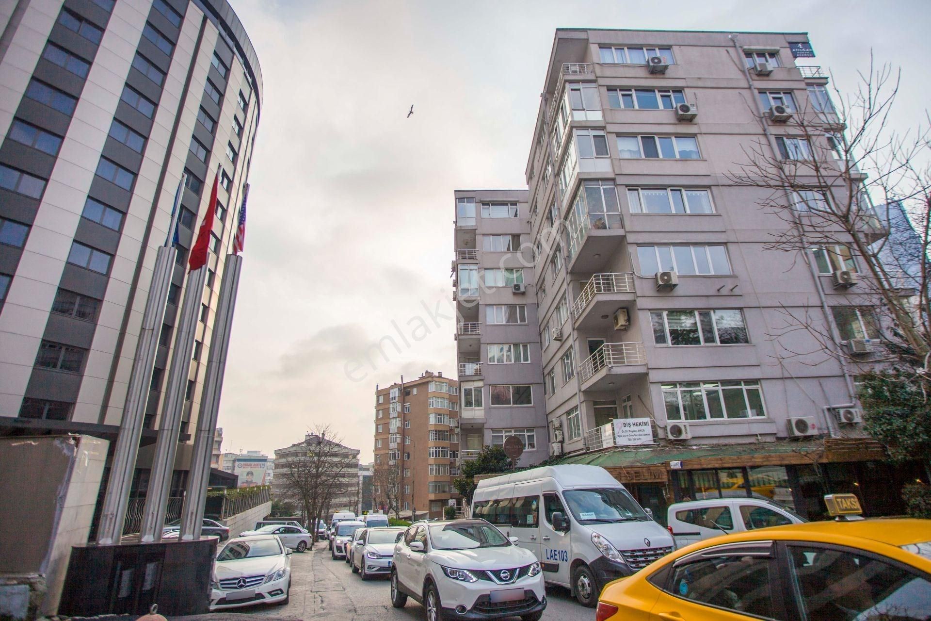 Gayrettepe'de Merkezi Konumda Kiralık Dükkan - Görsel 17