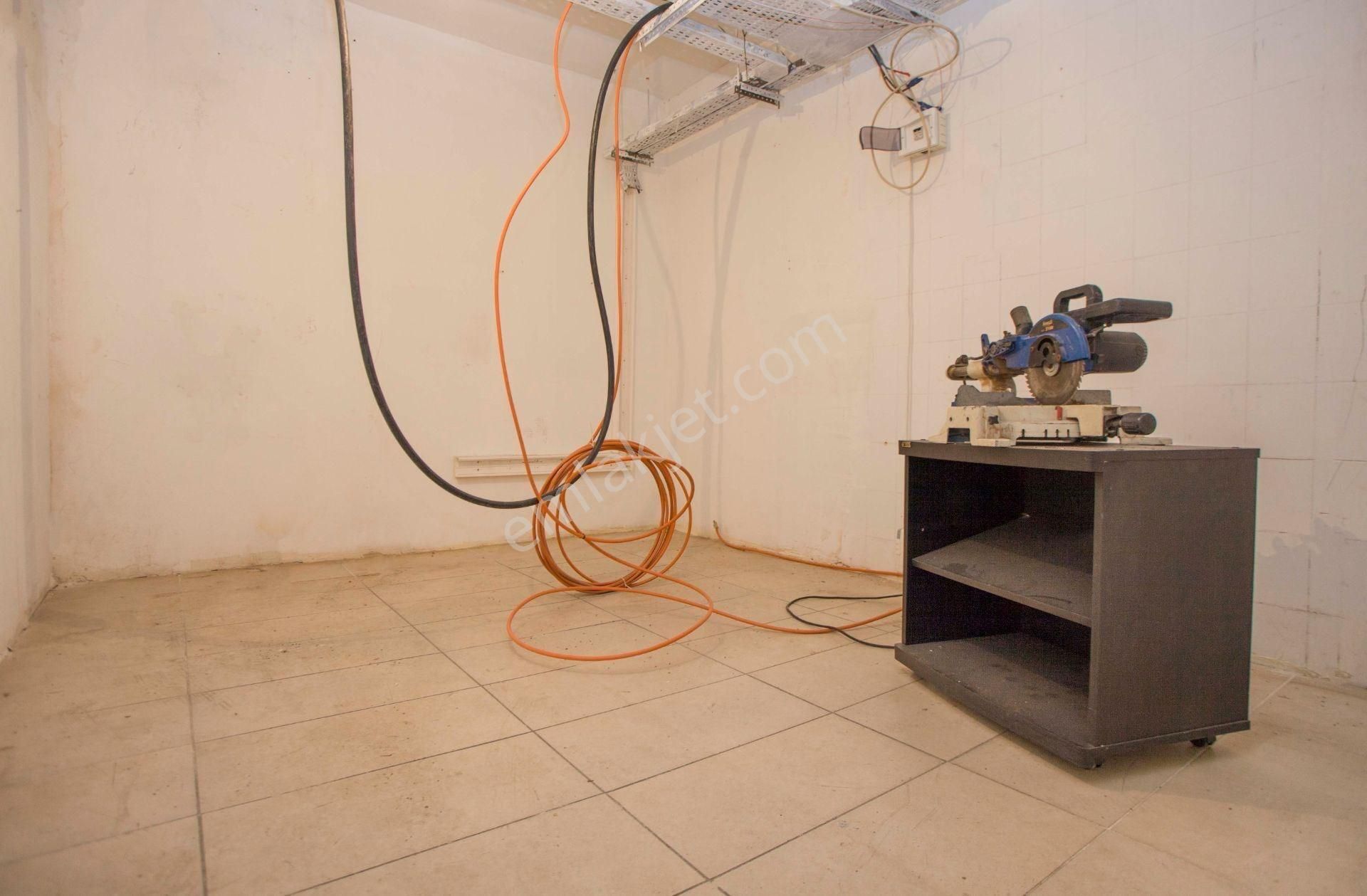Gayrettepe'de Merkezi Konumda Kiralık Dükkan - Görsel 13