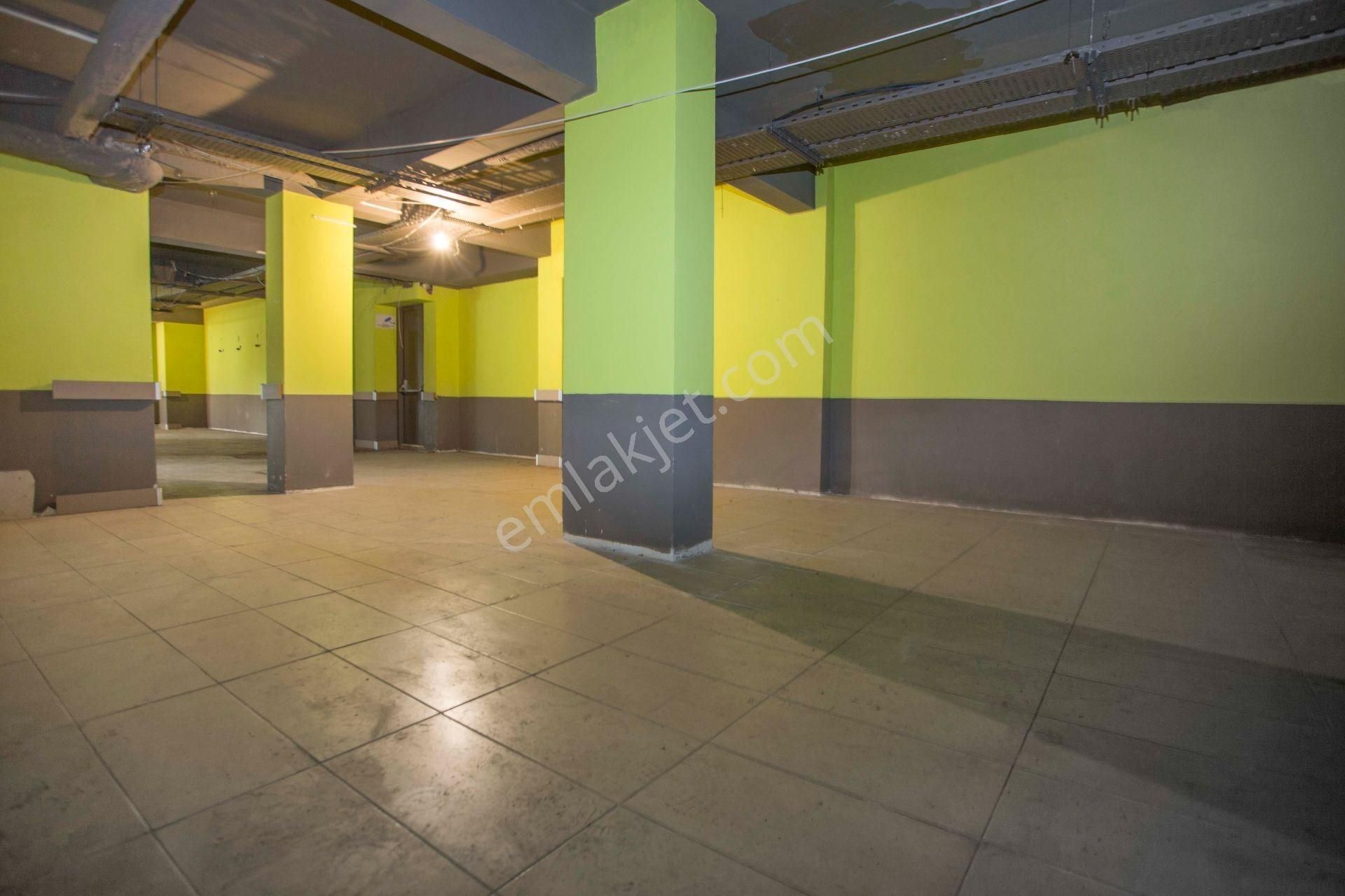 Gayrettepe'de Merkezi Konumda Kiralık Dükkan - Görsel 8