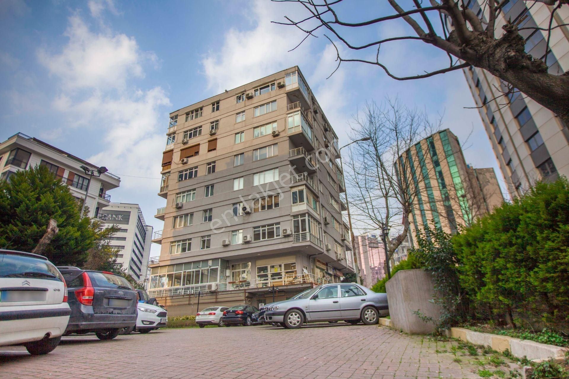 Gayrettepe'de Merkezi Konumda Kiralık Dükkan - Görsel 21