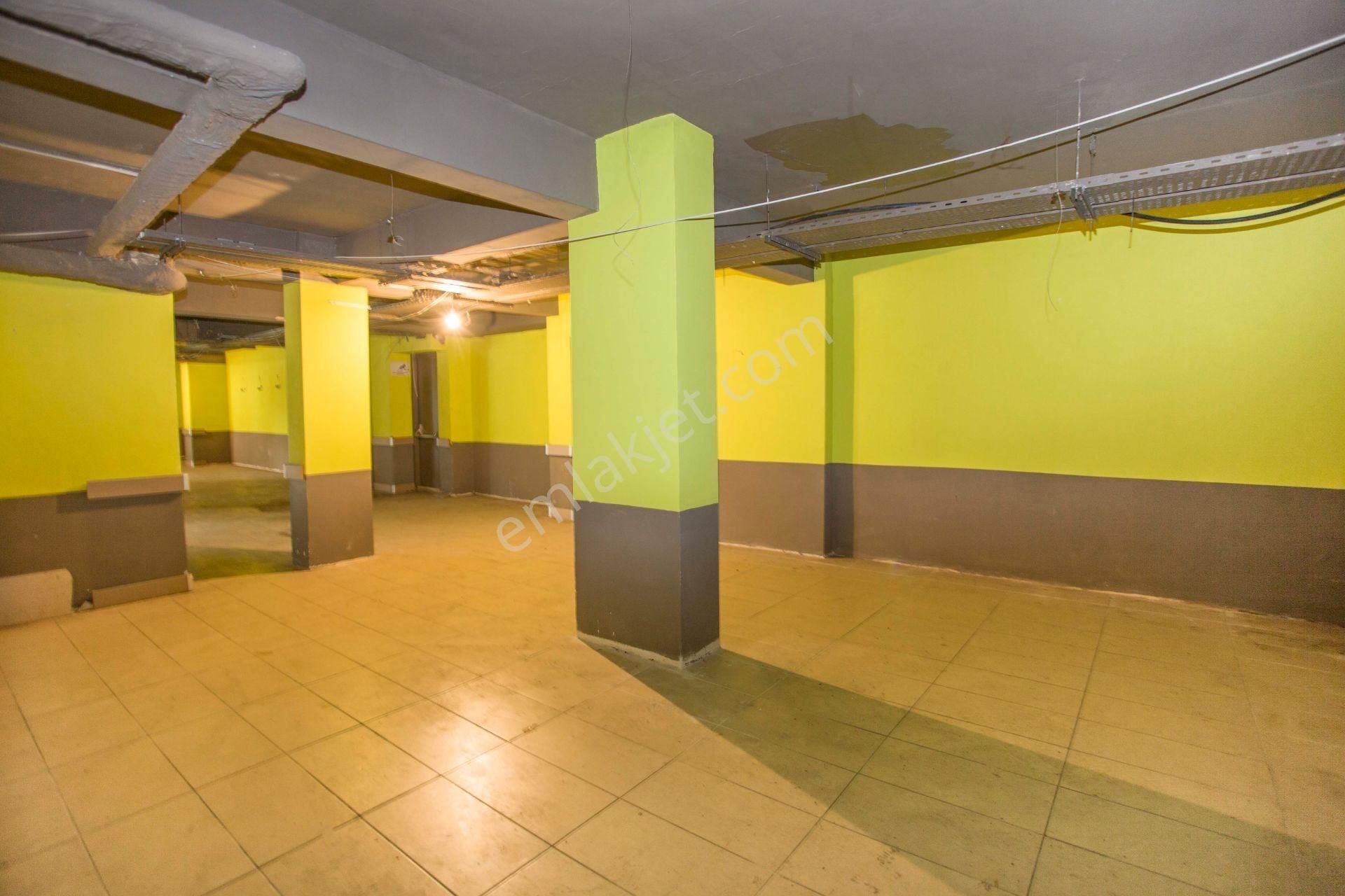 Gayrettepe'de Merkezi Konumda Kiralık Dükkan - Görsel 7