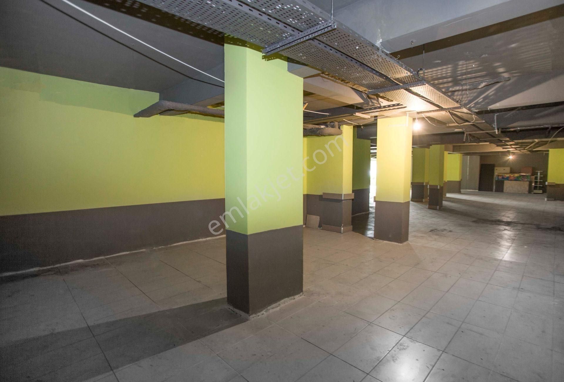 Gayrettepe'de Merkezi Konumda Kiralık Dükkan - Görsel 6