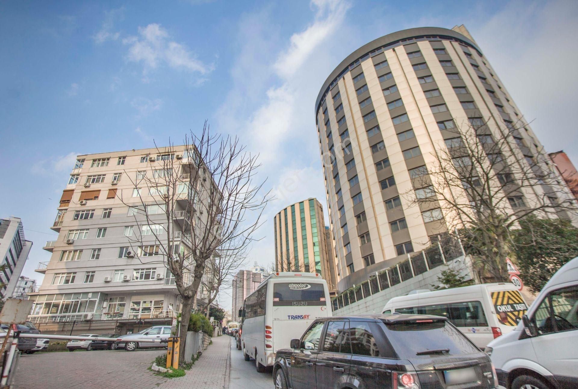 Gayrettepe'de Merkezi Konumda Kiralık Dükkan - Görsel 19