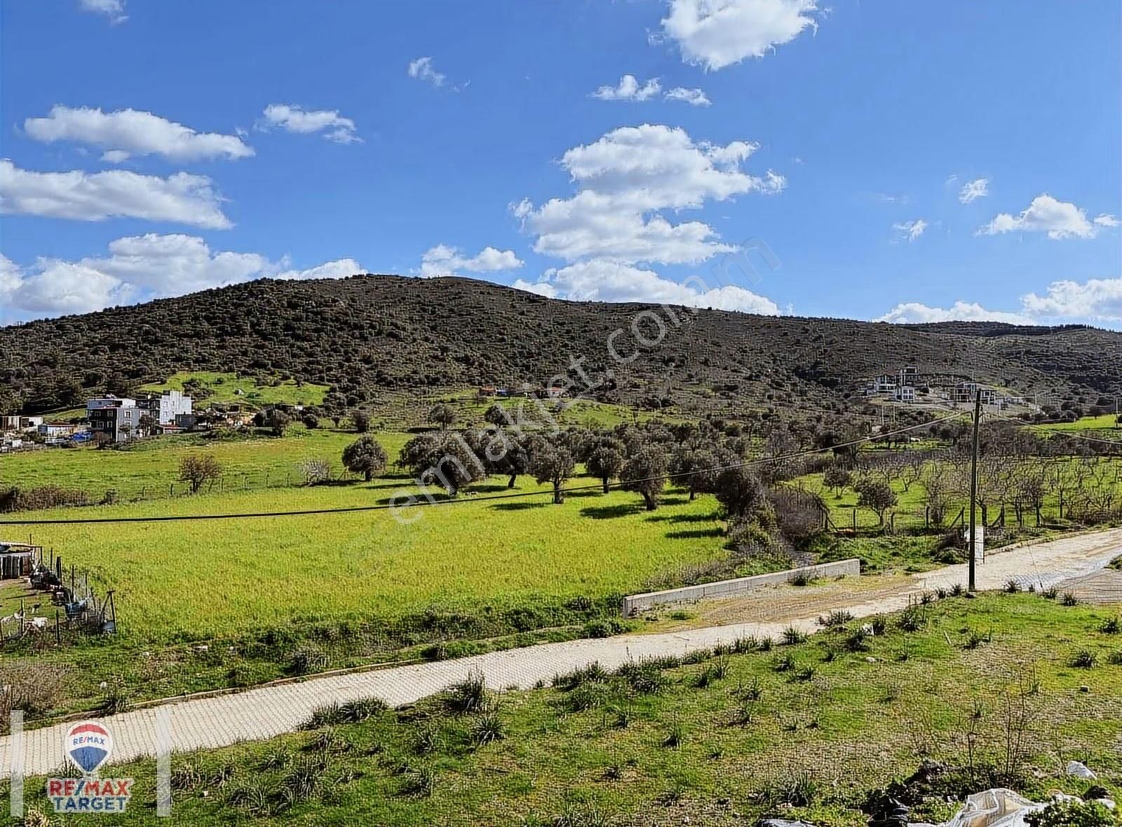 Güzelbahçe Çamlı Etrafı Villa Siteleri İle Çevrili Arazi