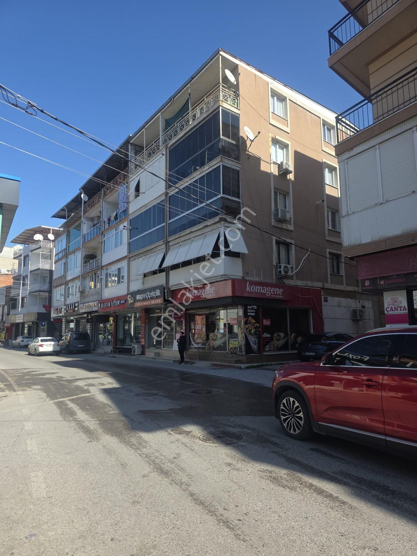 İzmir Bornova Yeşilovada Satılık Lüx 2+1 Çift Balkonlu Üç 3 Cepheli Daire - Görsel 23