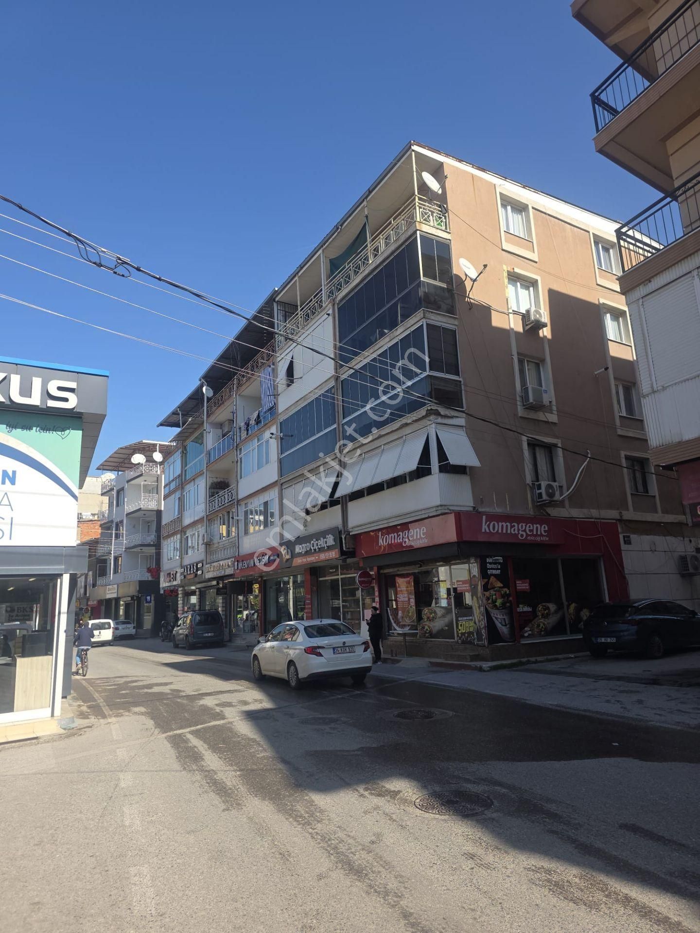 İzmir Bornova Yeşilovada Satılık Lüx 2+1 Çift Balkonlu Üç 3 Cepheli Daire