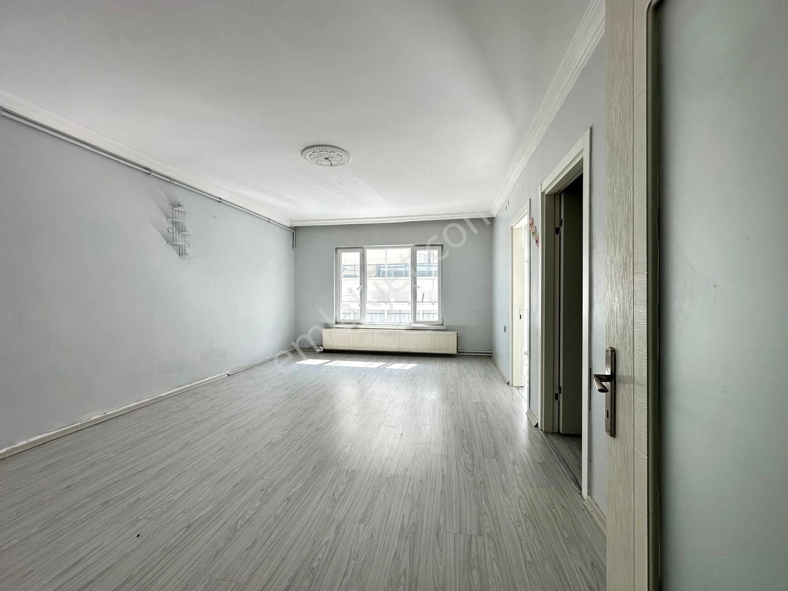 Uzman Emlak'dan Çiçekli Mh'de Yunusemre Cadde Yakını 1.katta 2+1 Yapılı Daire - Görsel 2