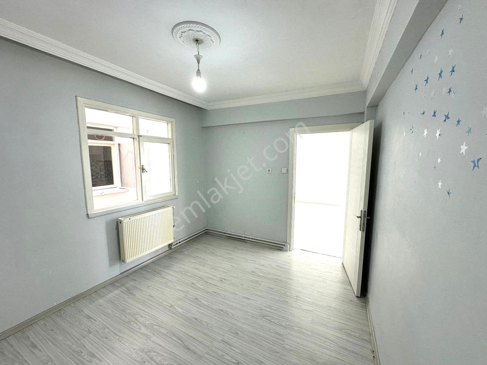 Uzman Emlak'dan Çiçekli Mh'de Yunusemre Cadde Yakını 1.katta 2+1 Yapılı Daire - Görsel 6