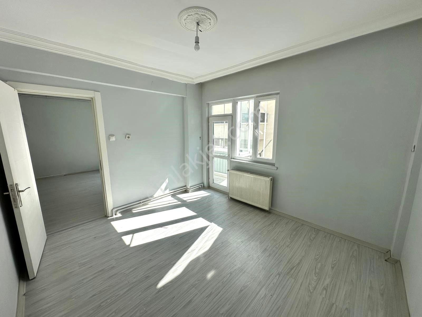 Uzman Emlak'dan Çiçekli Mh'de Yunusemre Cadde Yakını 1.katta 2+1 Yapılı Daire - Görsel 5