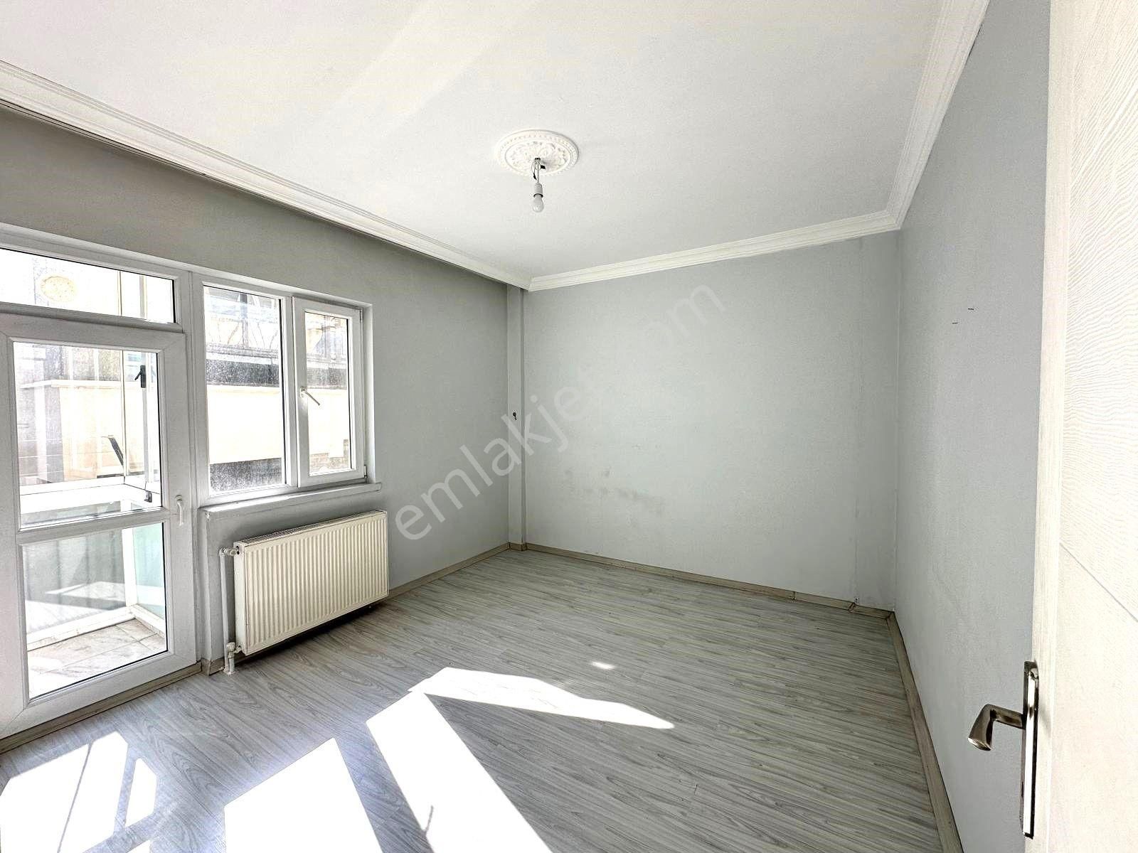 Uzman Emlak'dan Çiçekli Mh'de Yunusemre Cadde Yakını 1.katta 2+1 Yapılı Daire - Görsel 4