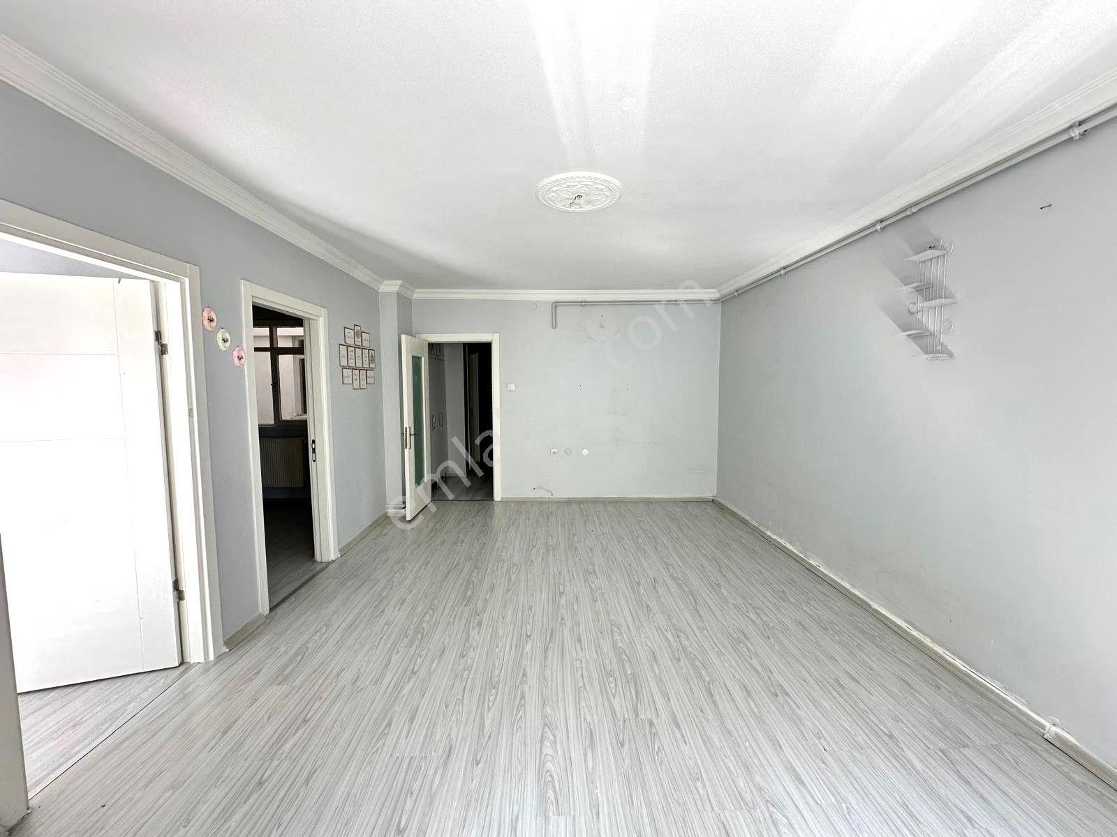 Uzman Emlak'dan Çiçekli Mh'de Yunusemre Cadde Yakını 1.katta 2+1 Yapılı Daire - Görsel 3