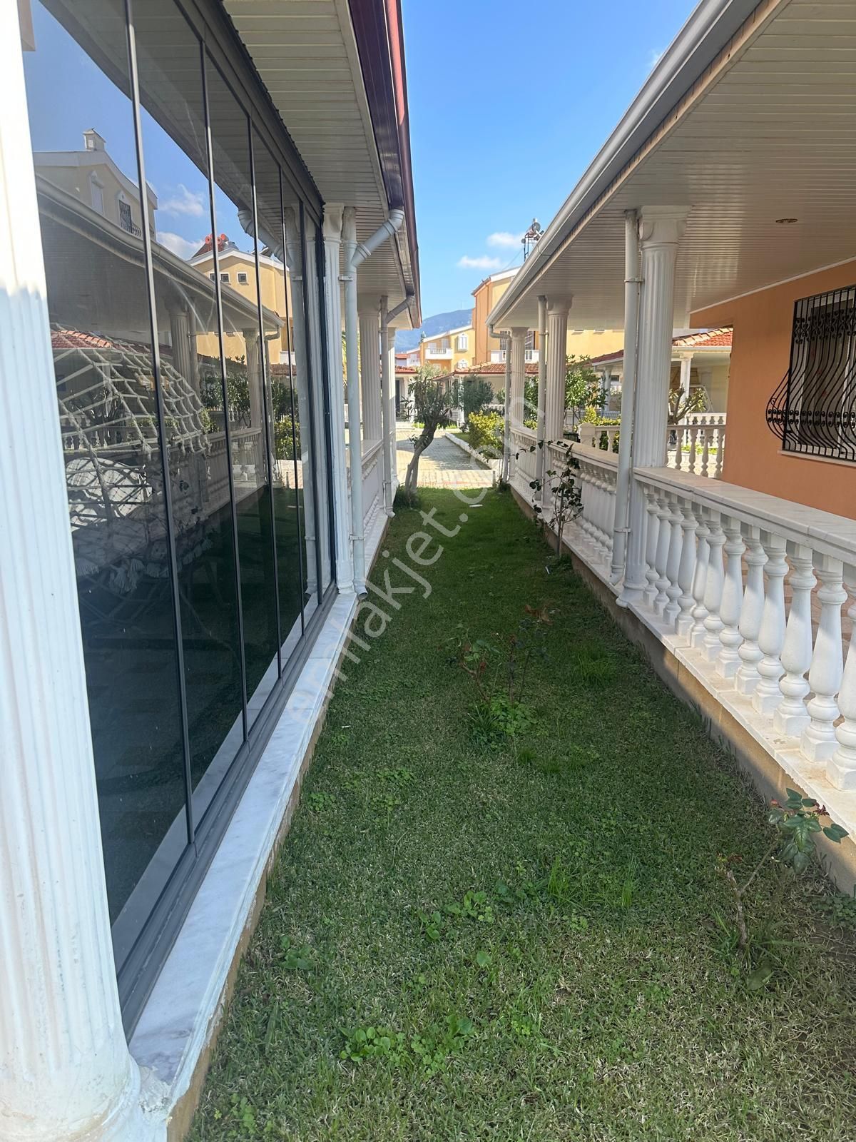 Kuşadası Davutlar Sevgi Plajına Yakın Satılık Villa - Görsel 8