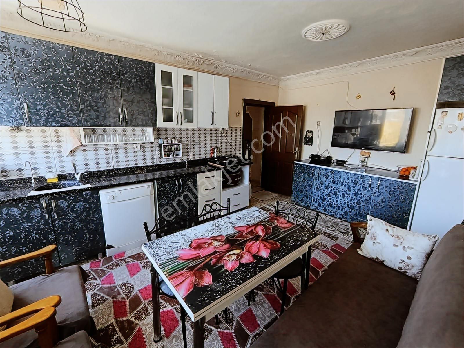 Cumhuriyet`te Merkezi Konumda Geniş Teraslı 3+1 Satılık - Görsel 9