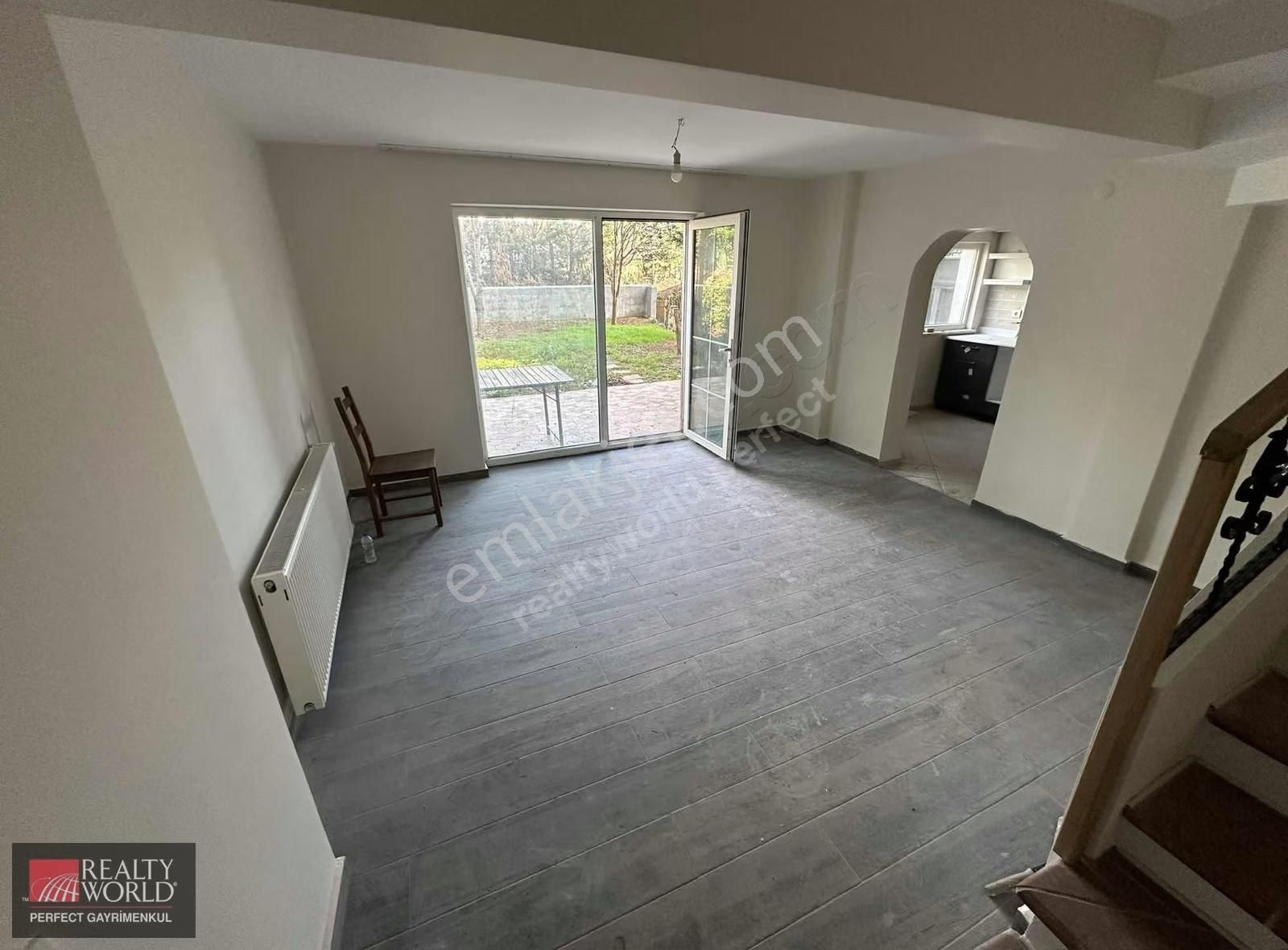 *rw* Zekeriyaköy'de Merkezi Lokasyonda Yenilenmiş Villa - Görsel 8