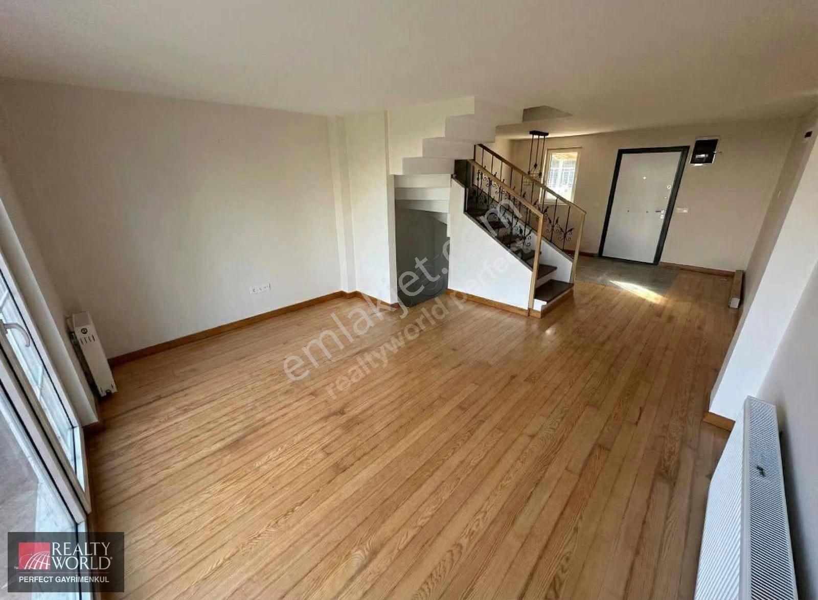 *rw* Zekeriyaköy'de Merkezi Lokasyonda Yenilenmiş Villa - Görsel 12