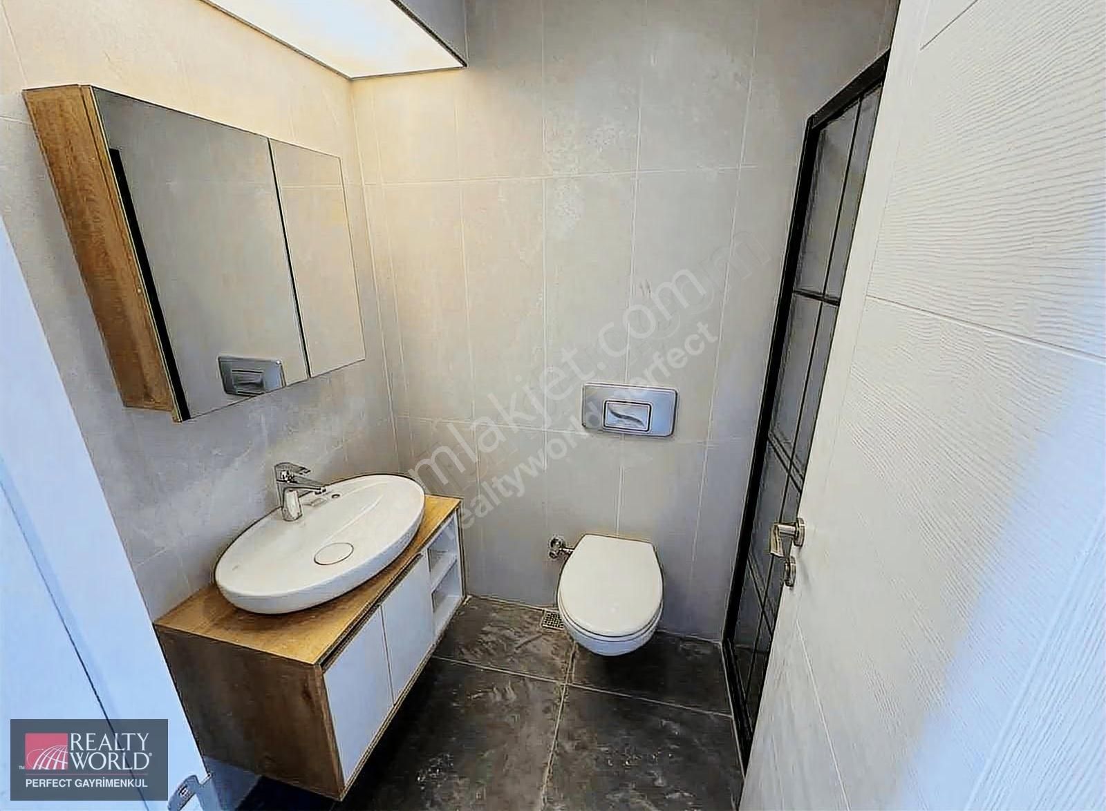 *rw* Zekeriyaköy'de Merkezi Lokasyonda Yenilenmiş Villa - Görsel 3