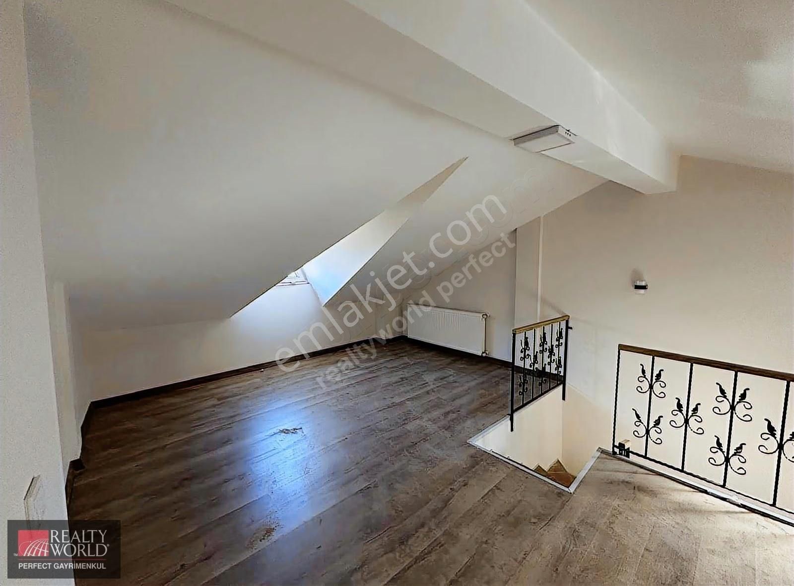 *rw* Zekeriyaköy'de Merkezi Lokasyonda Yenilenmiş Villa - Görsel 2