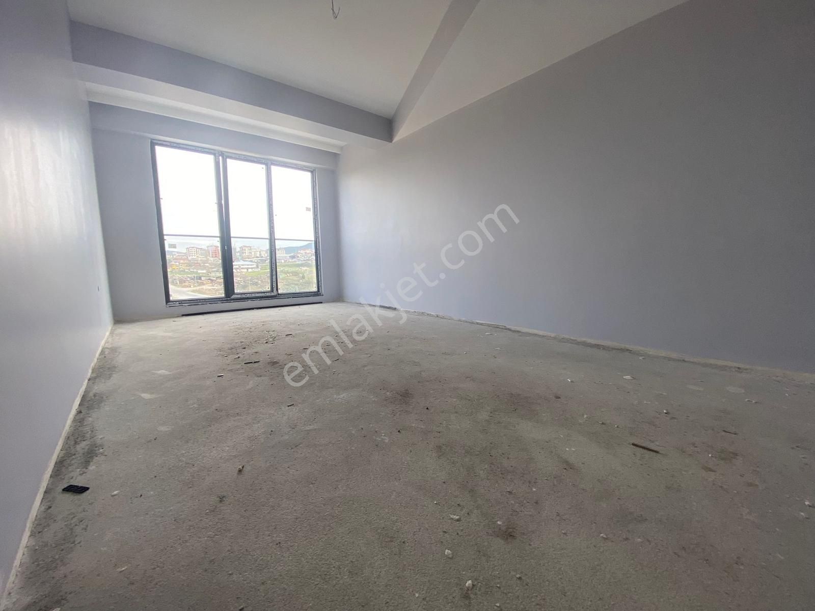 Atatürk Cad. Yanı Başı Önü Açık Ve Yürüyüş Parkı Arakat Acil St.