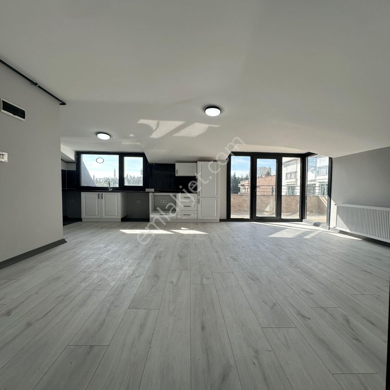 Beylikdüzü Yakuplu Mah Merkezi Konum'da Satılık Dubleks - Görsel 2