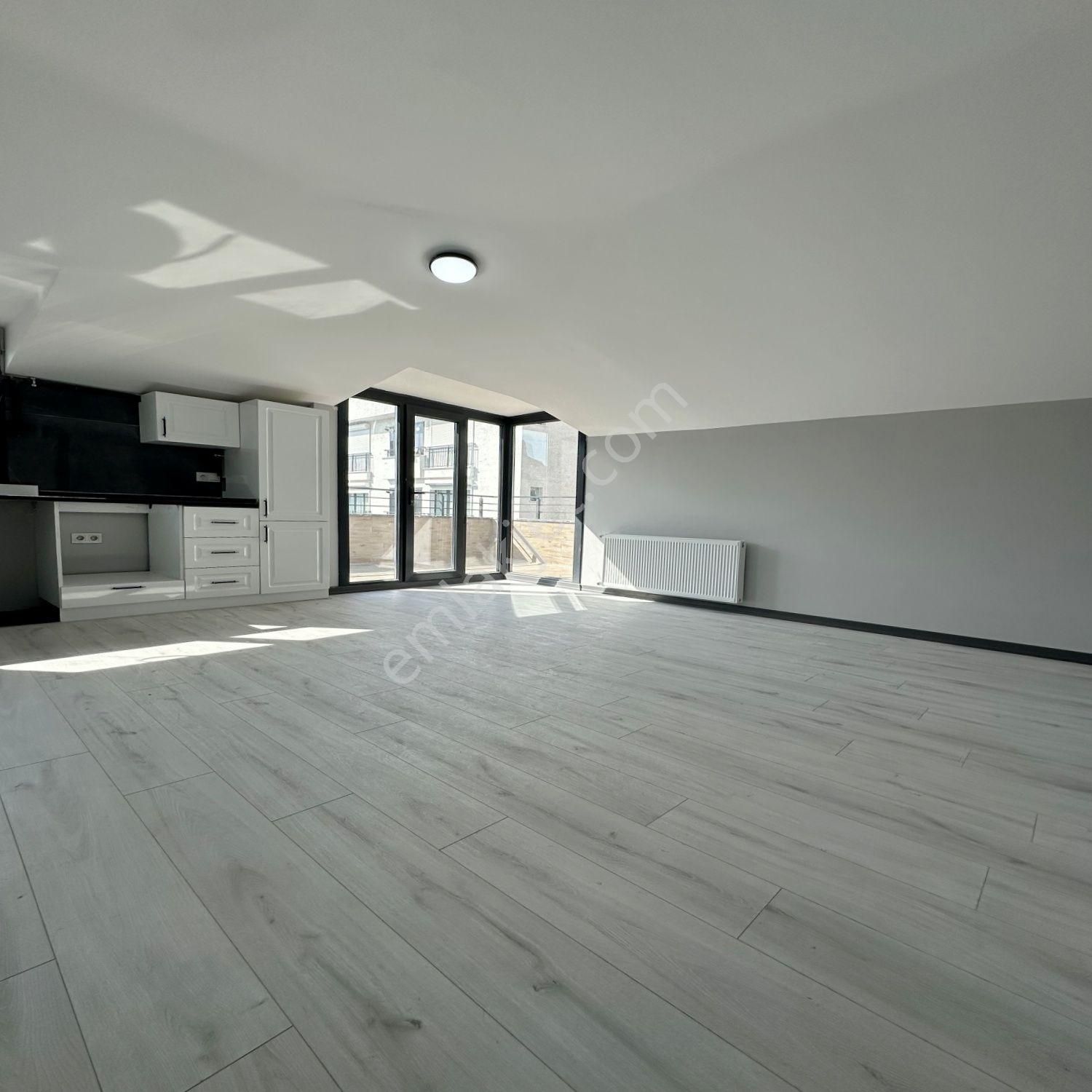 Beylikdüzü Yakuplu Mah Merkezi Konum'da Satılık Dubleks - Görsel 3