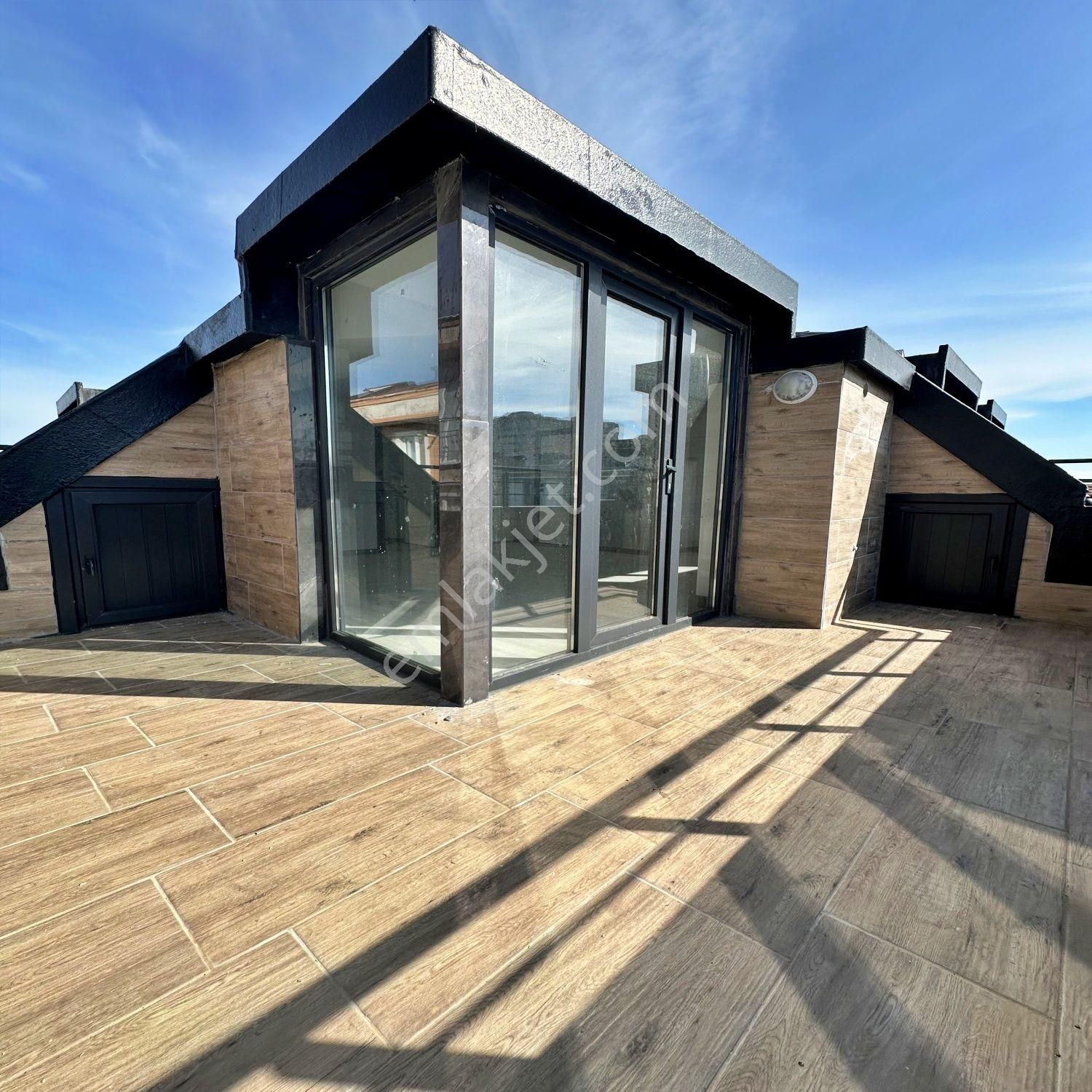 Beylikdüzü Yakuplu Mah Merkezi Konum'da Satılık Dubleks