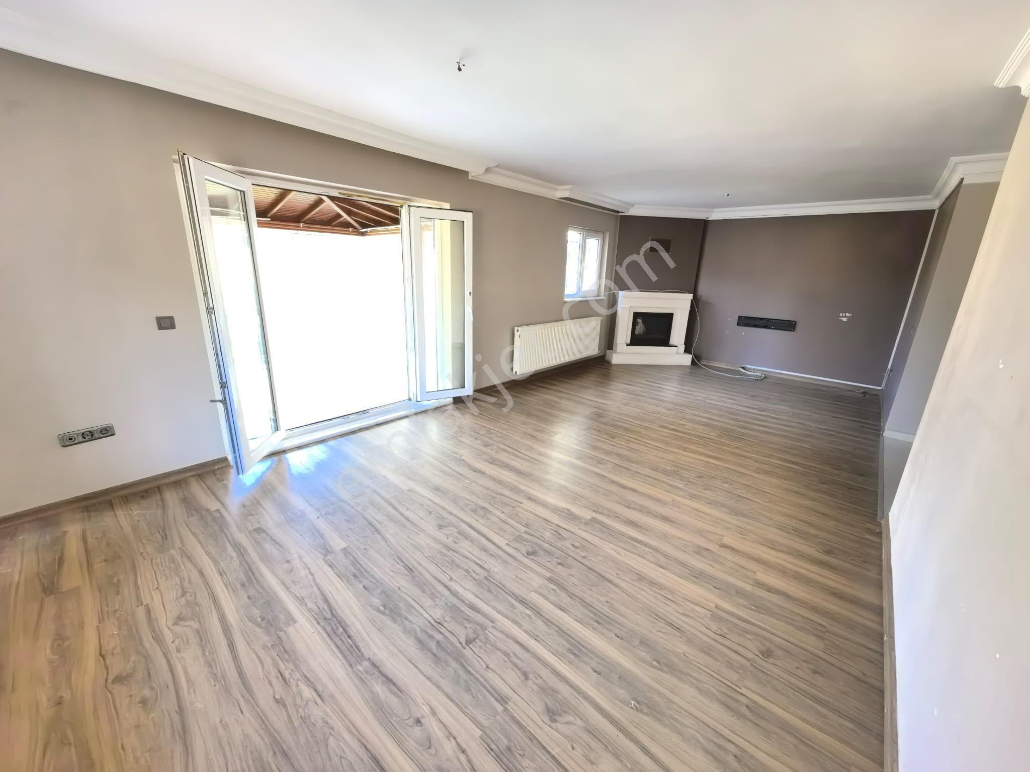 Kurtoğlu'ndan Uskumruköy Arıköy'de Deniz'e Yakın Köşe Villa - Görsel 18