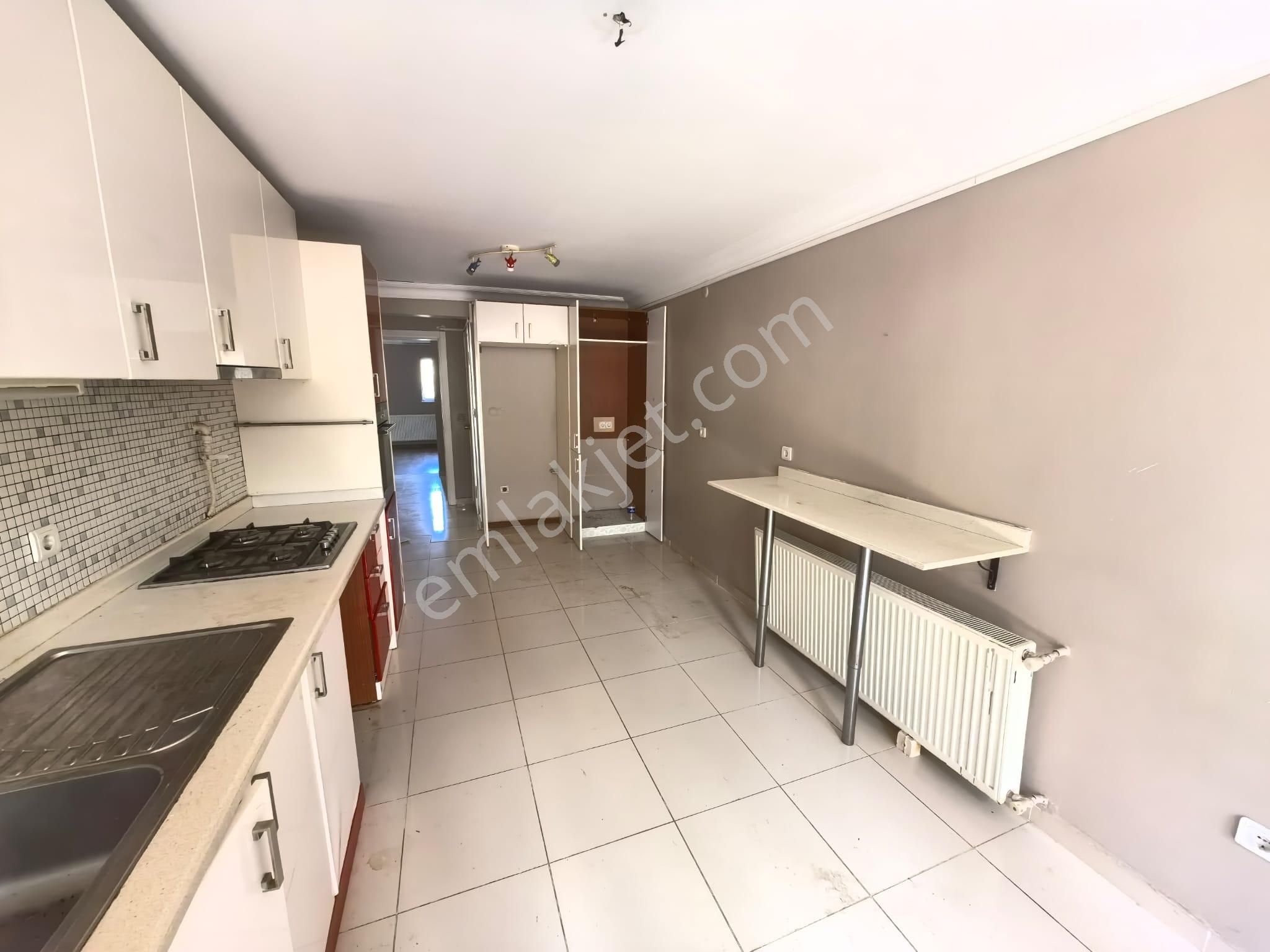 Kurtoğlu'ndan Uskumruköy Arıköy'de Deniz'e Yakın Köşe Villa - Görsel 12