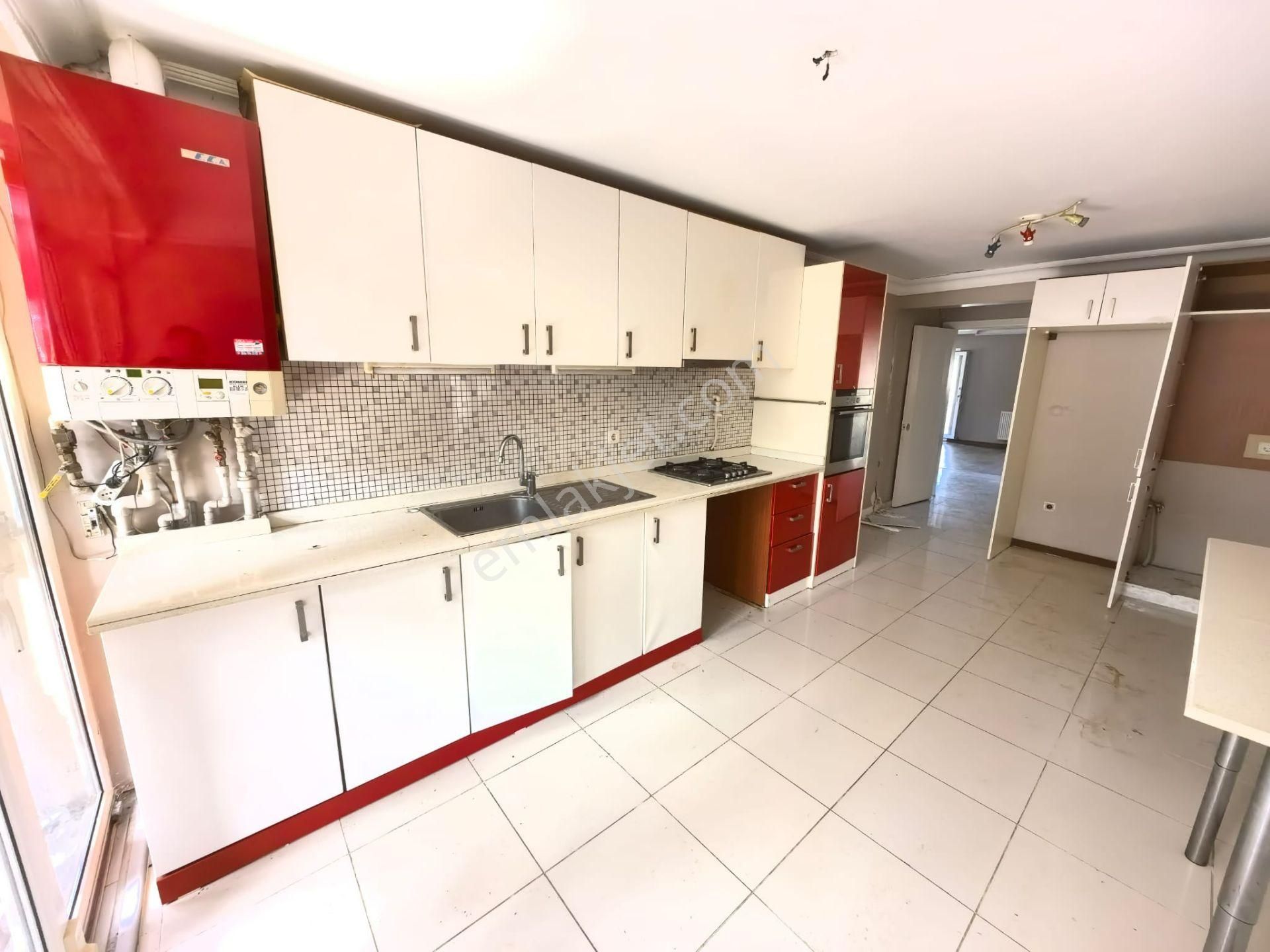 Kurtoğlu'ndan Uskumruköy Arıköy'de Deniz'e Yakın Köşe Villa - Görsel 13