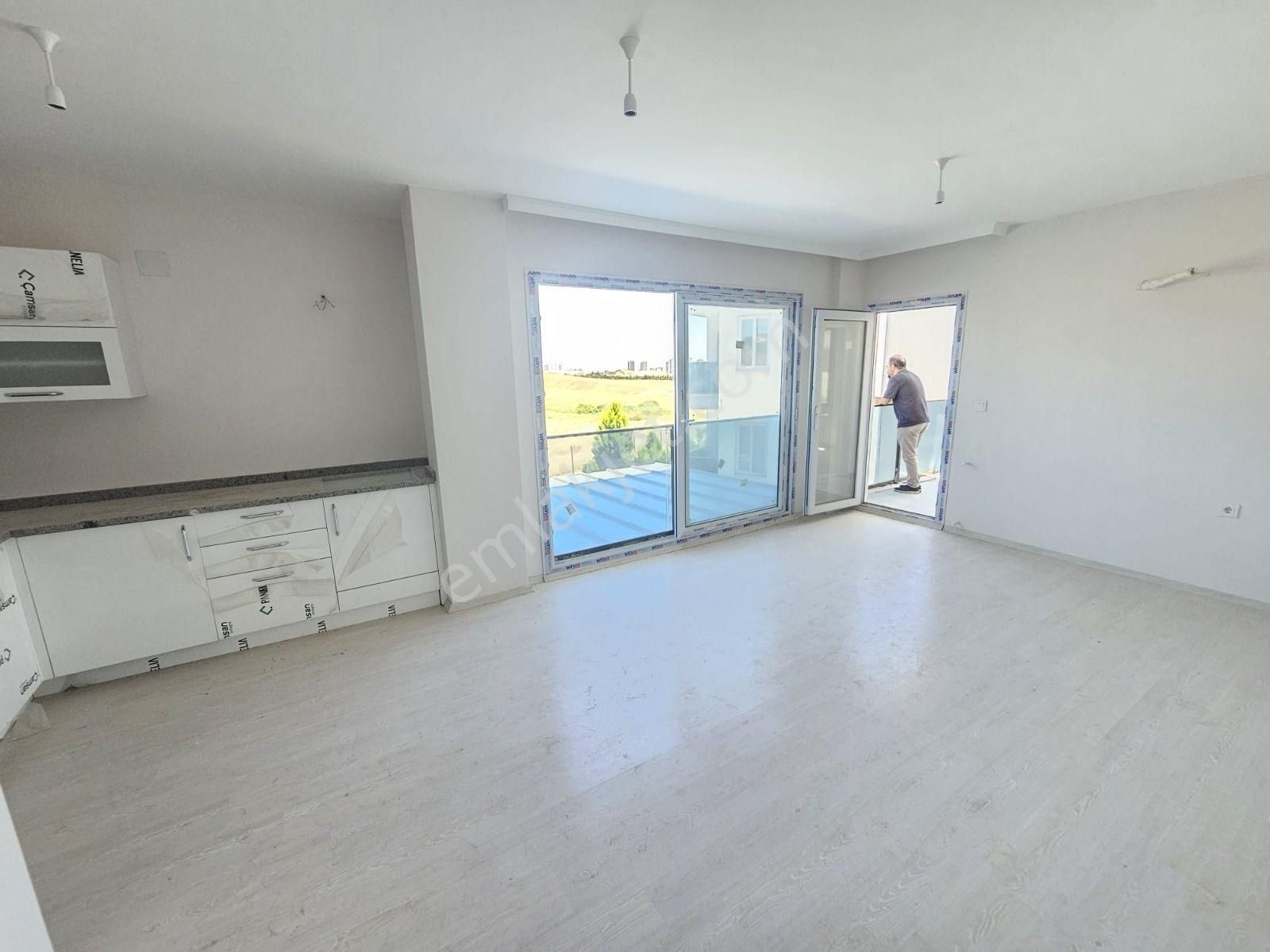 Kabasakalda Sosyal Donatılı+havuzlu+güvenlikli+ 2+1 Açık Mutfak Satılık Daire - Görsel 4