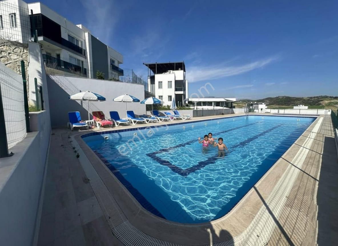 Kabasakalda Sosyal Donatılı+havuzlu+güvenlikli+ 2+1 Açık Mutfak Satılık Daire