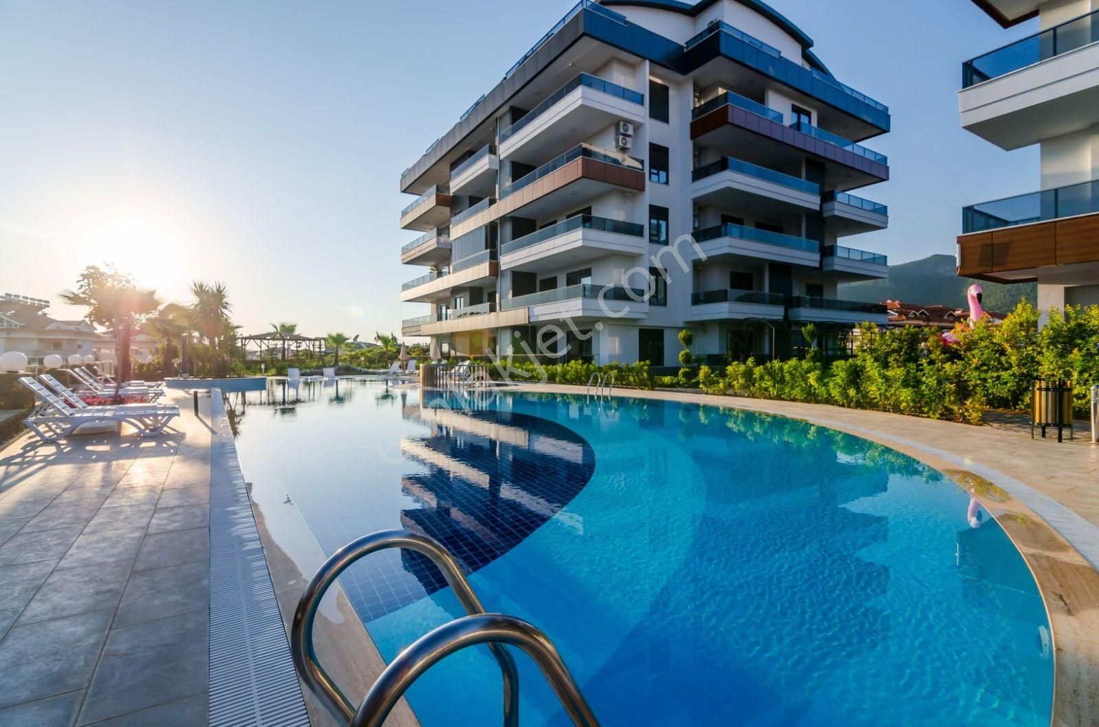 Alanya Oba'da Satılık Lüks Site İçi Manzaralı 6+1 Geniş Dubleks