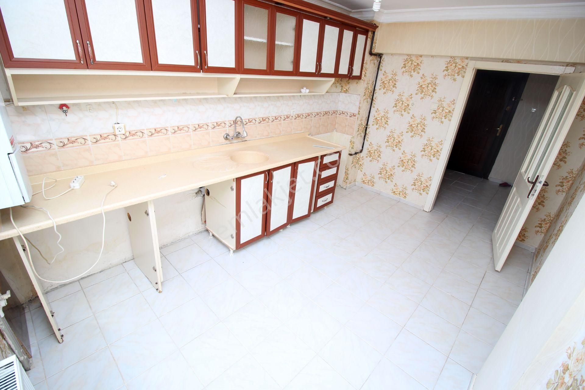 Emre Emlak'tan Topçu'da 14.cd Yanı Ön Cephe Arakat Ebeveyn Banyolu Satılık 3+1 Daire - Görsel 8