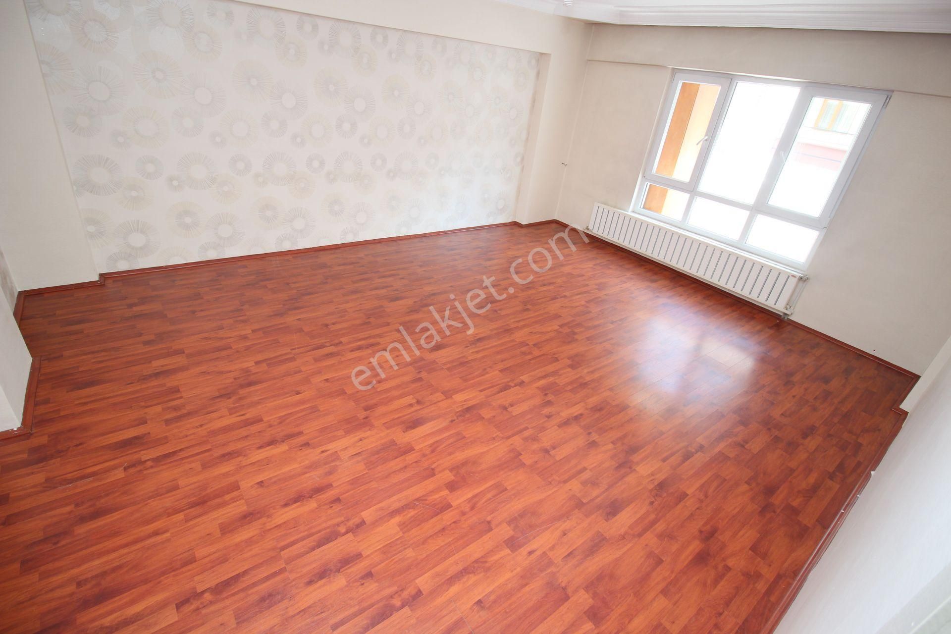 Emre Emlak'tan Topçu'da 14.cd Yanı Ön Cephe Arakat Ebeveyn Banyolu Satılık 3+1 Daire - Görsel 6