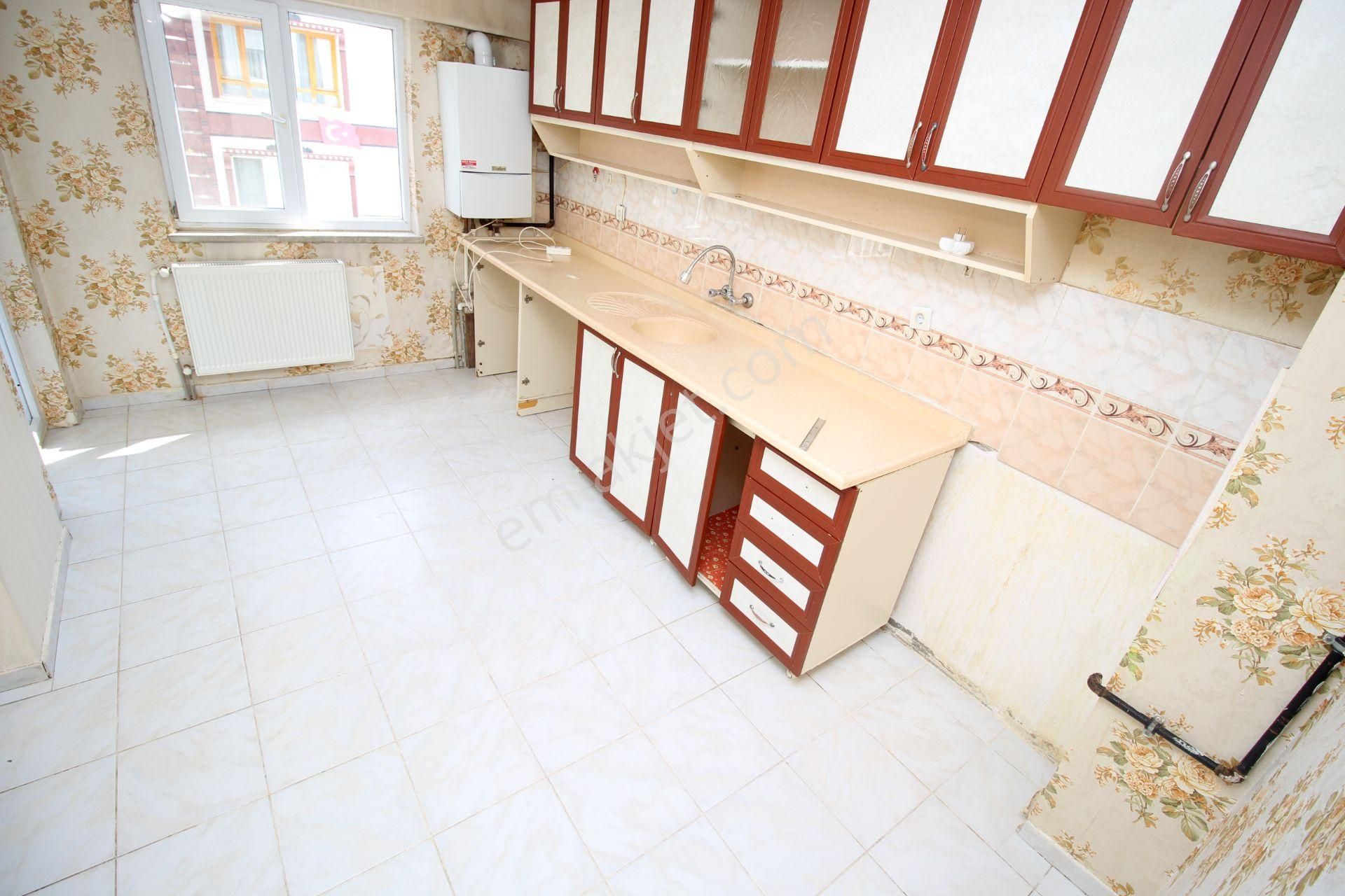 Emre Emlak'tan Topçu'da 14.cd Yanı Ön Cephe Arakat Ebeveyn Banyolu Satılık 3+1 Daire - Görsel 7