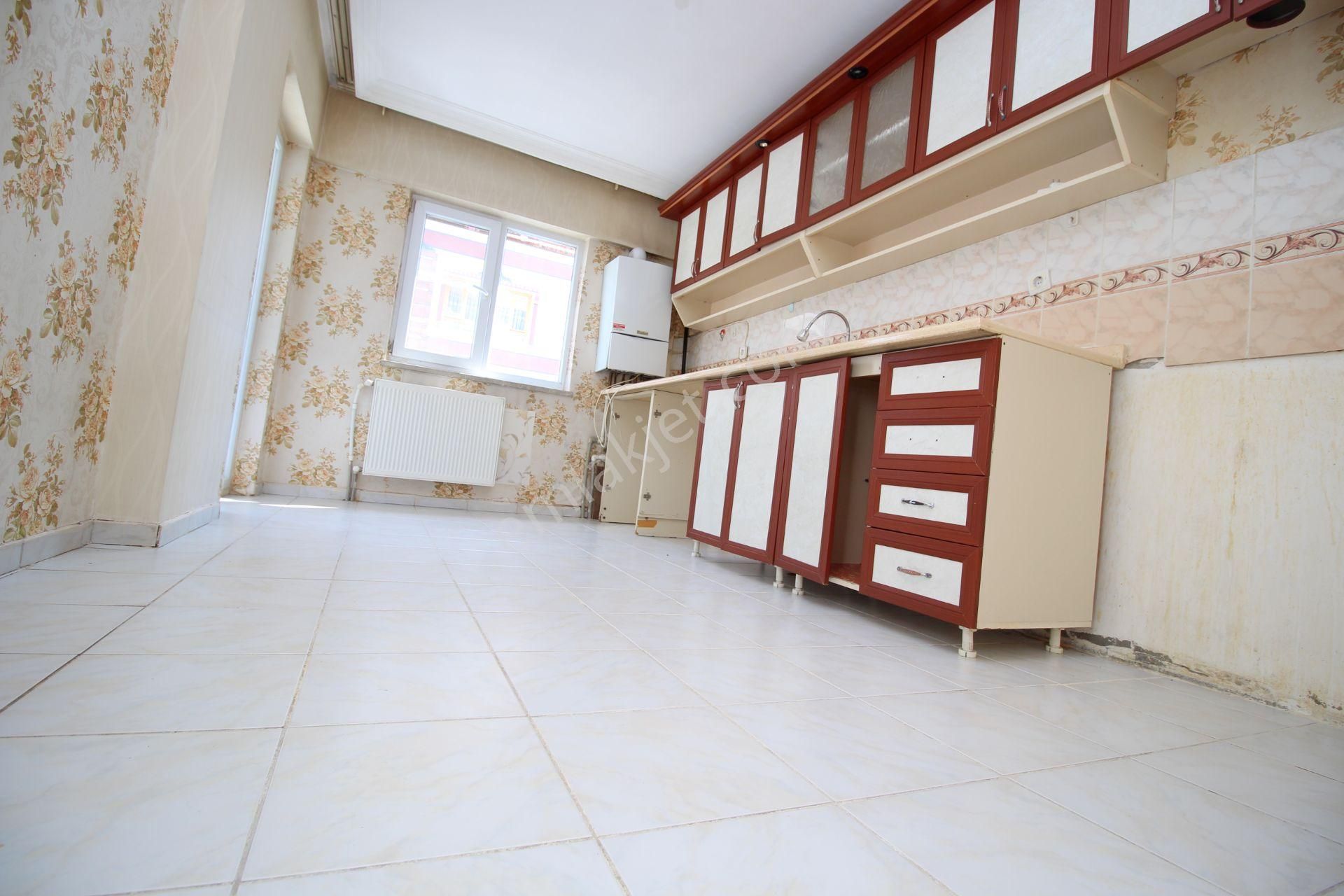 Emre Emlak'tan Topçu'da 14.cd Yanı Ön Cephe Arakat Ebeveyn Banyolu Satılık 3+1 Daire - Görsel 11