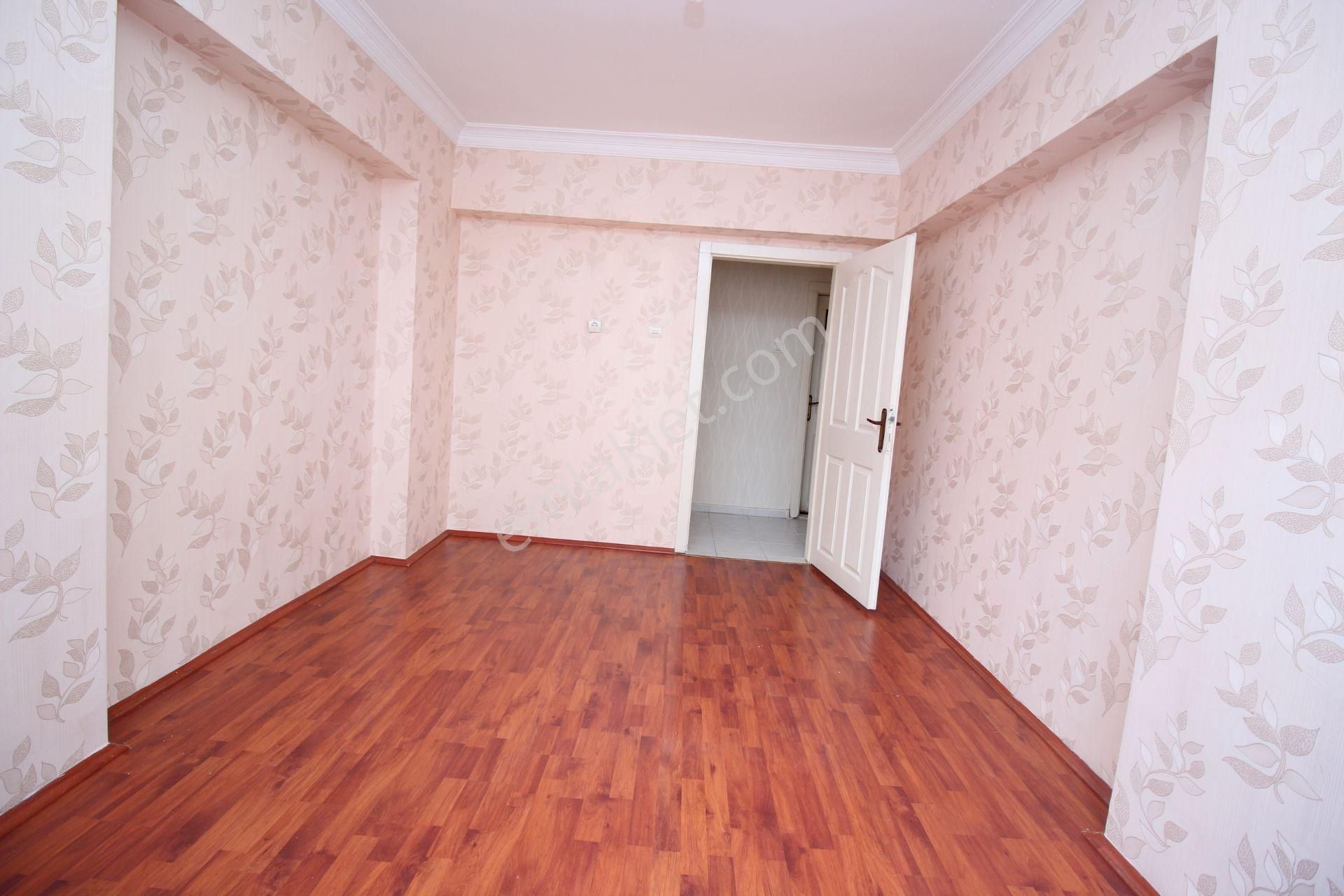 Emre Emlak'tan Topçu'da 14.cd Yanı Ön Cephe Arakat Ebeveyn Banyolu Satılık 3+1 Daire - Görsel 13