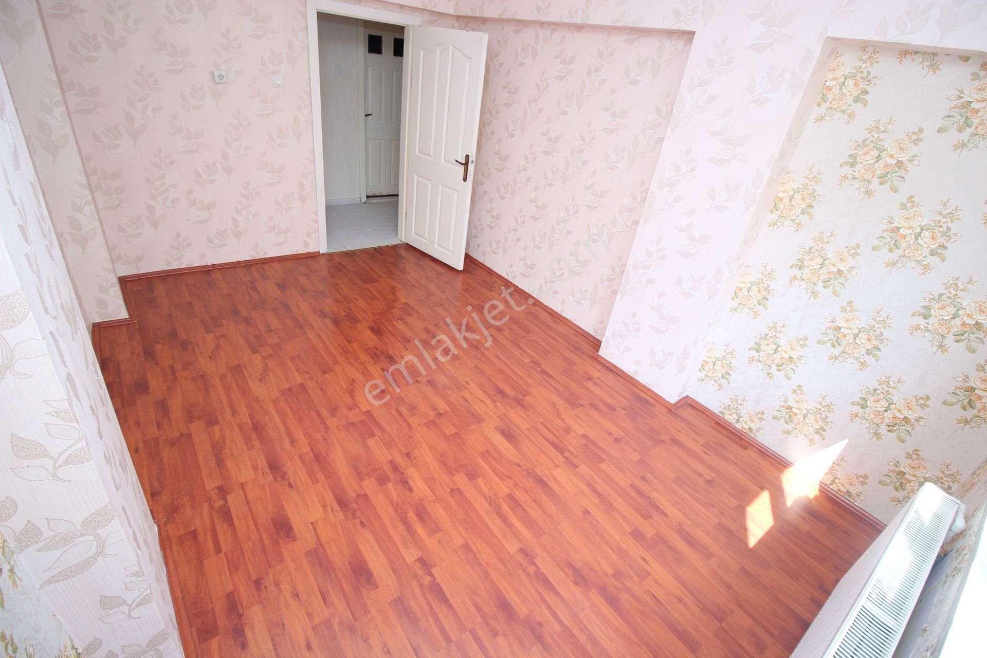 Emre Emlak'tan Topçu'da 14.cd Yanı Ön Cephe Arakat Ebeveyn Banyolu Satılık 3+1 Daire - Görsel 14