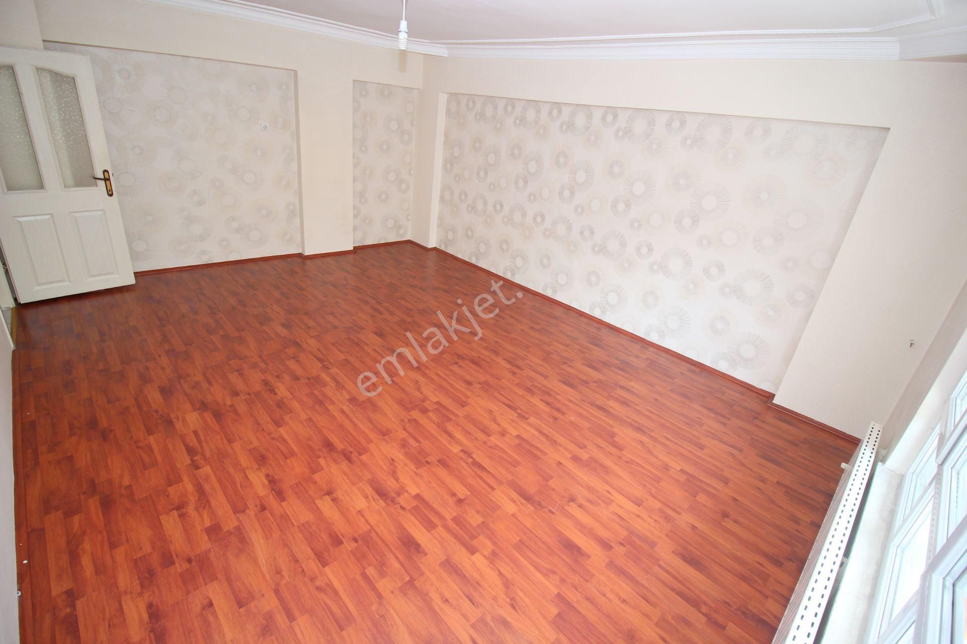 Emre Emlak'tan Topçu'da 14.cd Yanı Ön Cephe Arakat Ebeveyn Banyolu Satılık 3+1 Daire - Görsel 5