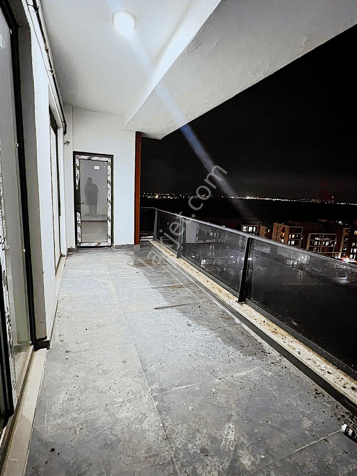 Orbey Den Gece Görünümüyle Prestijli Site İçinde 3+1 Daire - Görsel 12