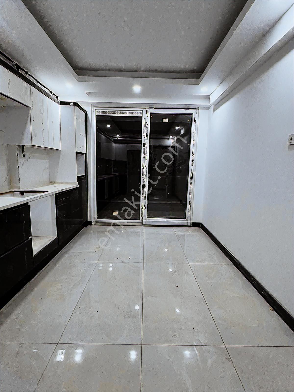 Orbey Den Gece Görünümüyle Prestijli Site İçinde 3+1 Daire - Görsel 6