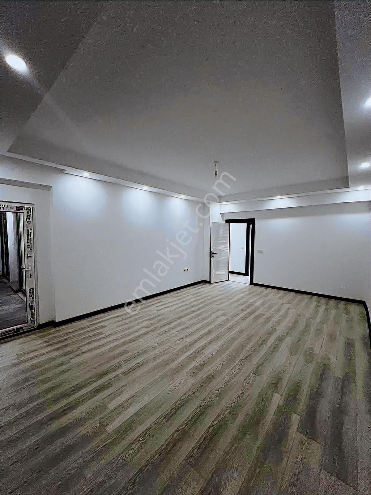 Orbey Den Gece Görünümüyle Prestijli Site İçinde 3+1 Daire - Görsel 4