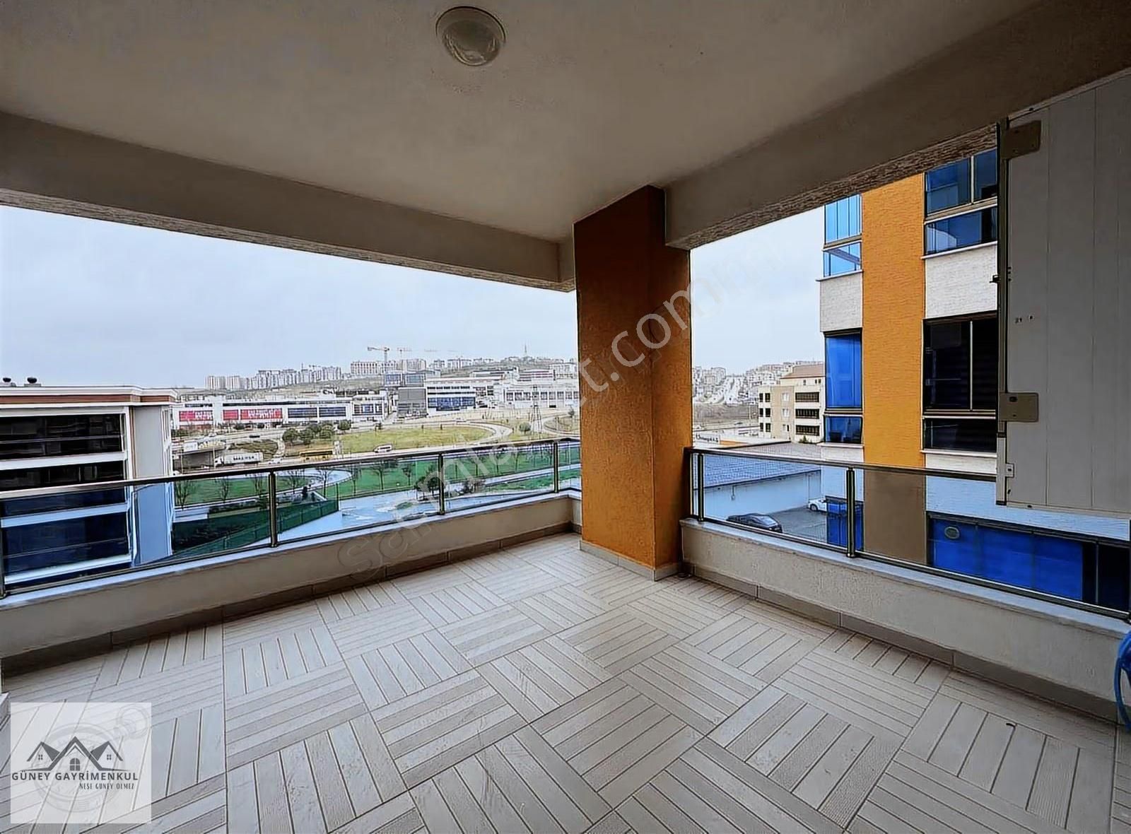 Güney'den Kurtuluş Da 3,5+1 Site İçi Kiralık Daire