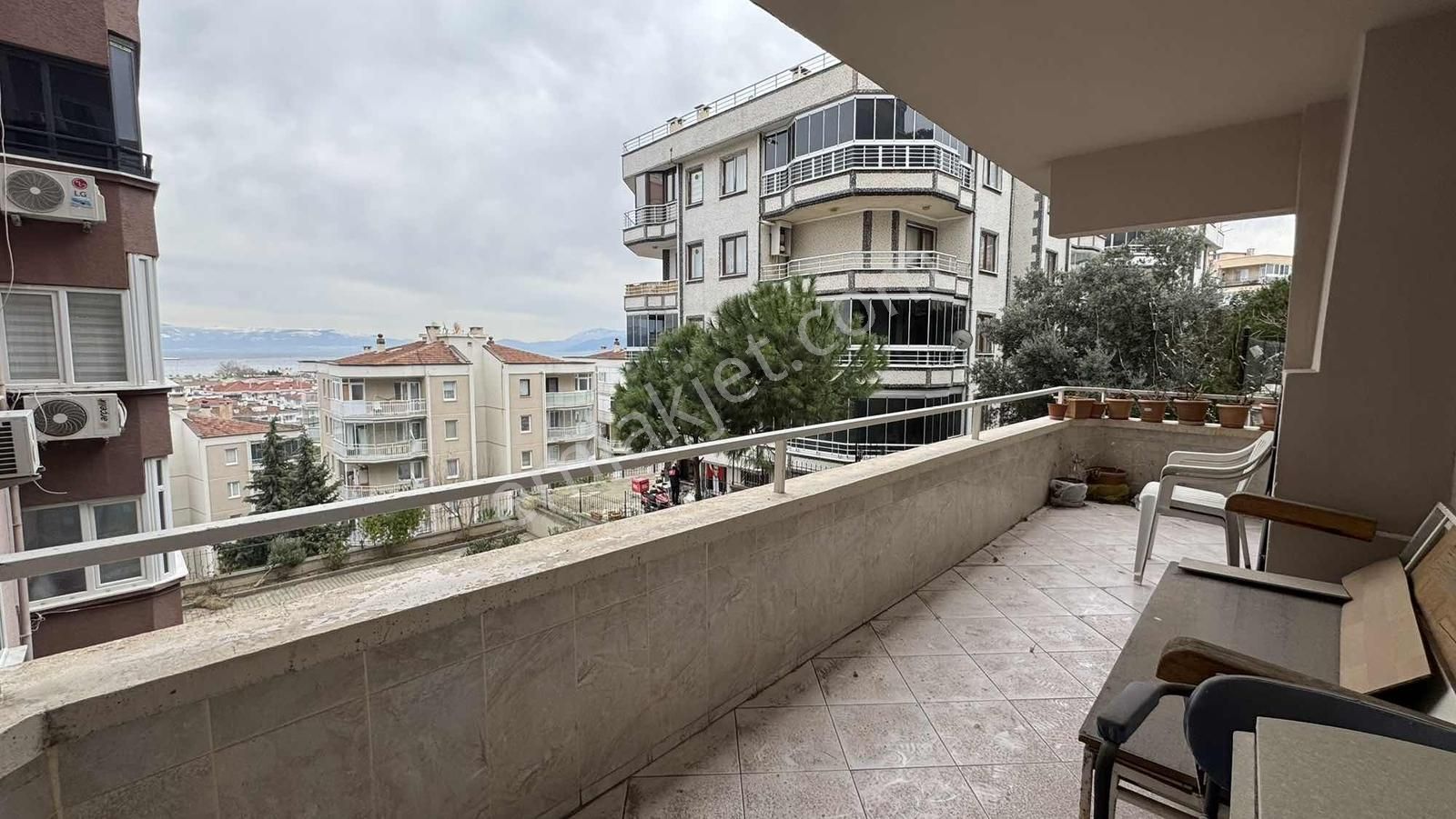 Alven Real Estate Güzelyalı'da Satılık 3+1 Geniş Ferah Daire - Görsel 24