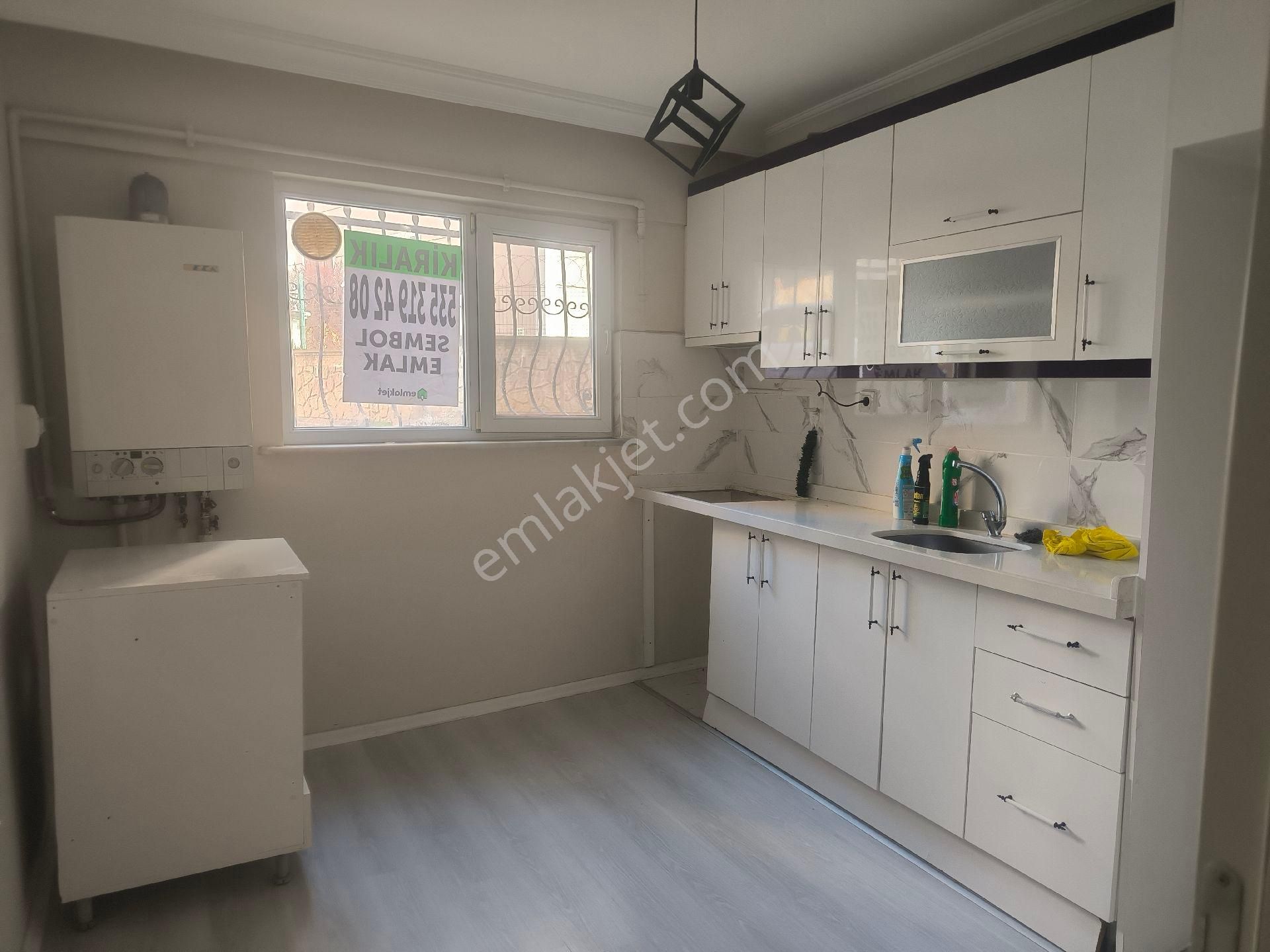 Pendik Çamçeşme Mah 2+1 Doğalgaz Kombili Yarı Bodrum Masrafsız Kiralık Daire